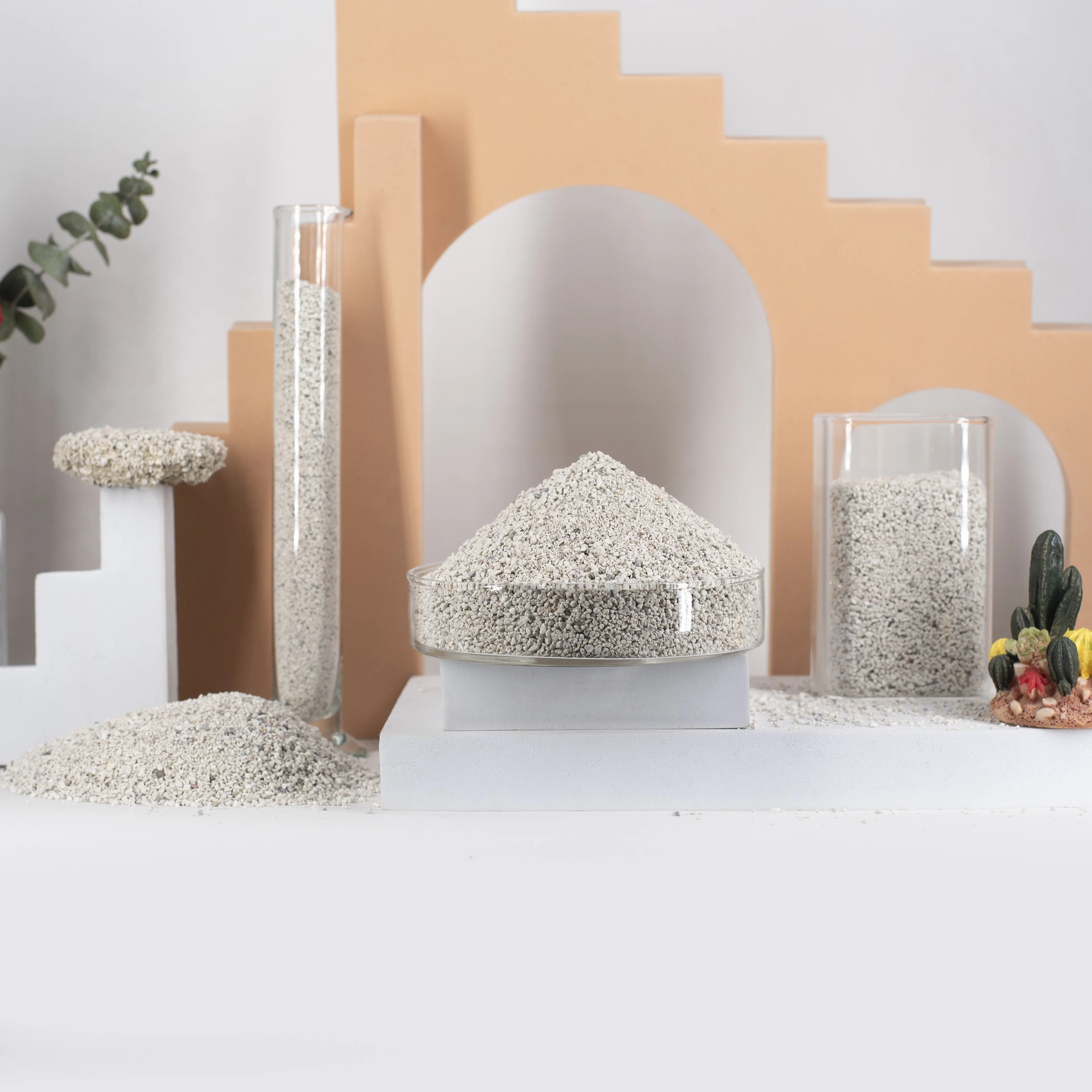 OEM/ODM Manufacturer low dust sand Ultra White sodium bentonite mineral bentonite cat litter