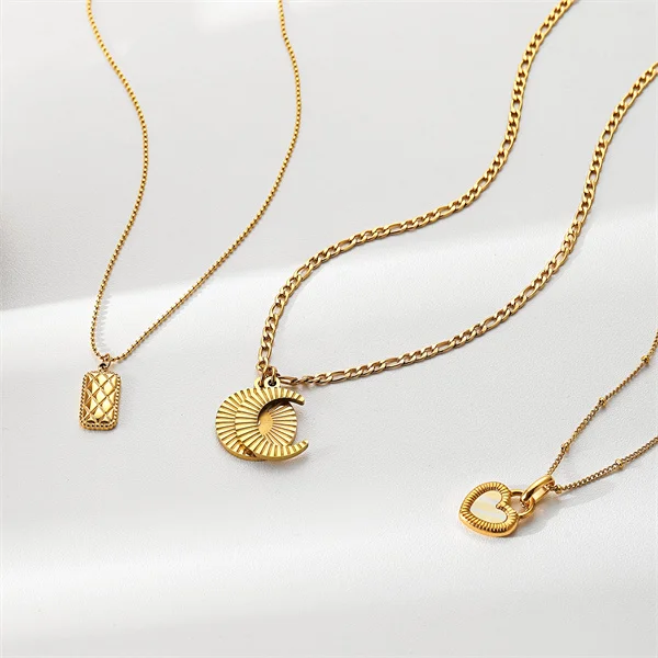 Fashion Jewelry Stainless Steel PVD 18K Gold Plated Pendant Custom Round Coin Heart Sun Half Moon Medallion Necklace