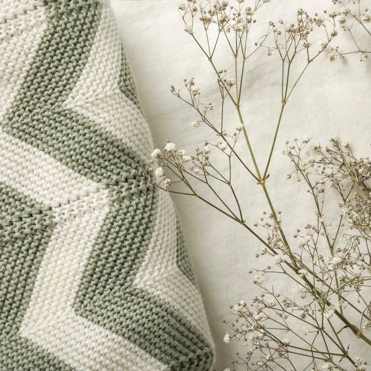 2024 new design GOTS organic cotton baby knitted comforter security  blanket gift box set for newborn