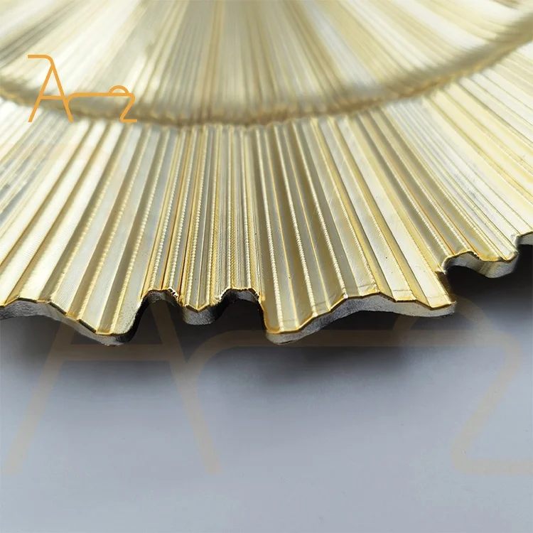Wholesale cheap 13inch hotel restaurant party dinner plates luxury table underplate plastic charger plates gold for wedding