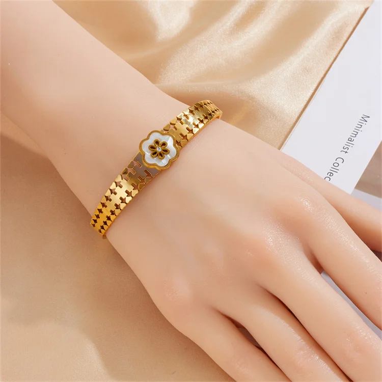 Factory Direct Sale Personalized Design Small Shell Flower Bracelet Stainless Steel Bracelet for Women