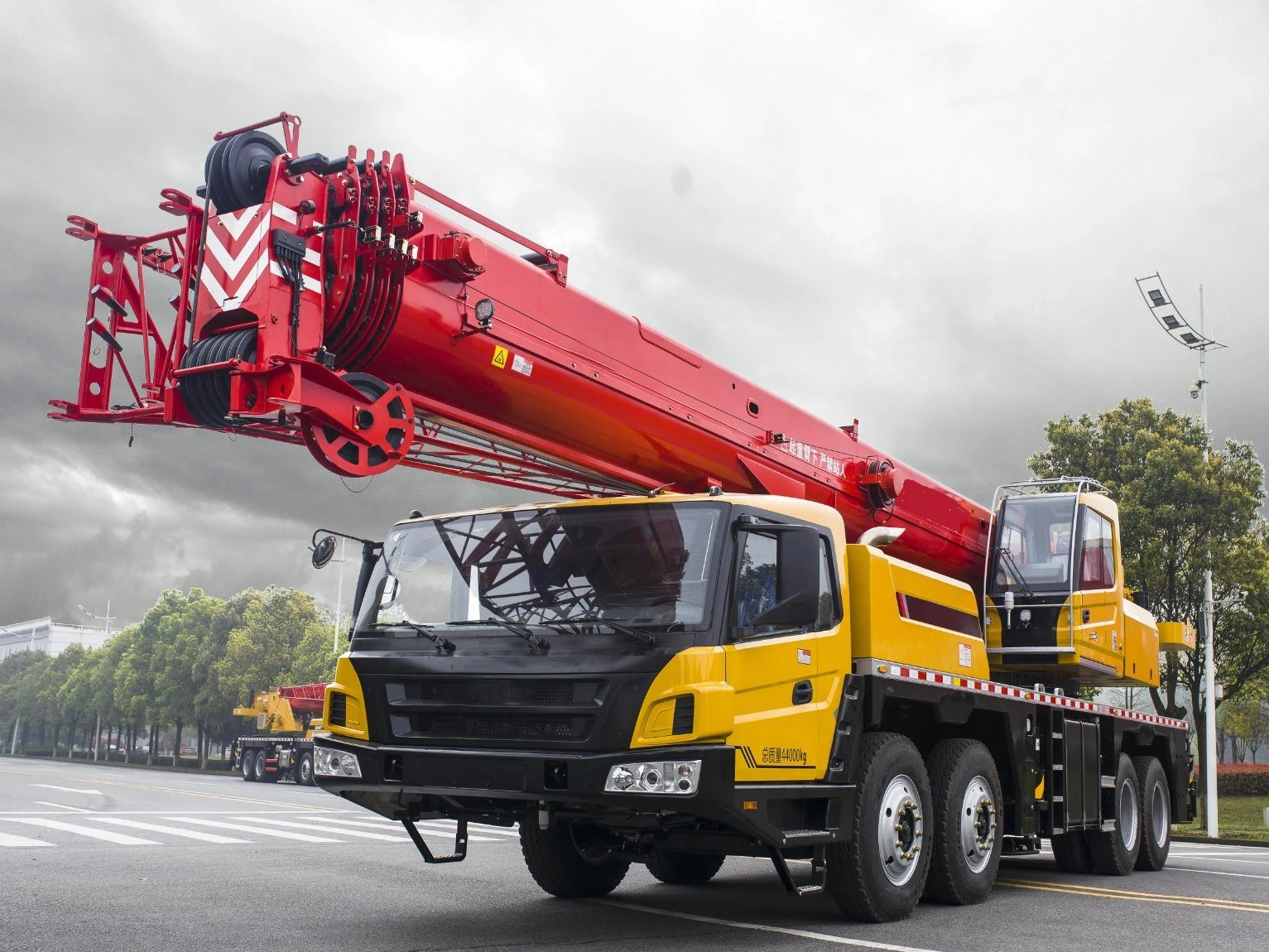 Small Mobile Crane Different Type Truck Crane 12 Tons Spc120t