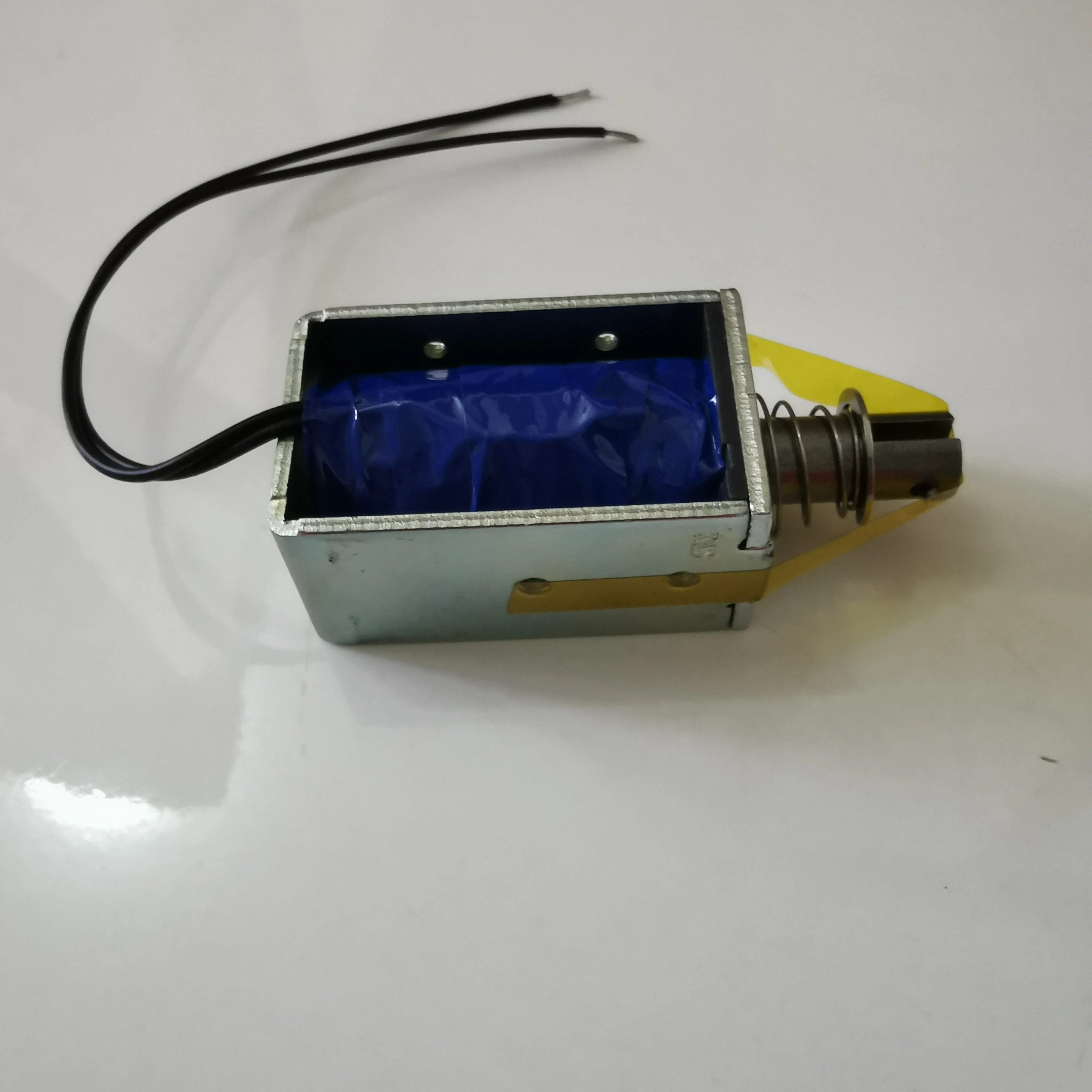 DC12V  0.75A  9W 12mm stroke  pull type mini electronic solenoid for carbine lock AU1051