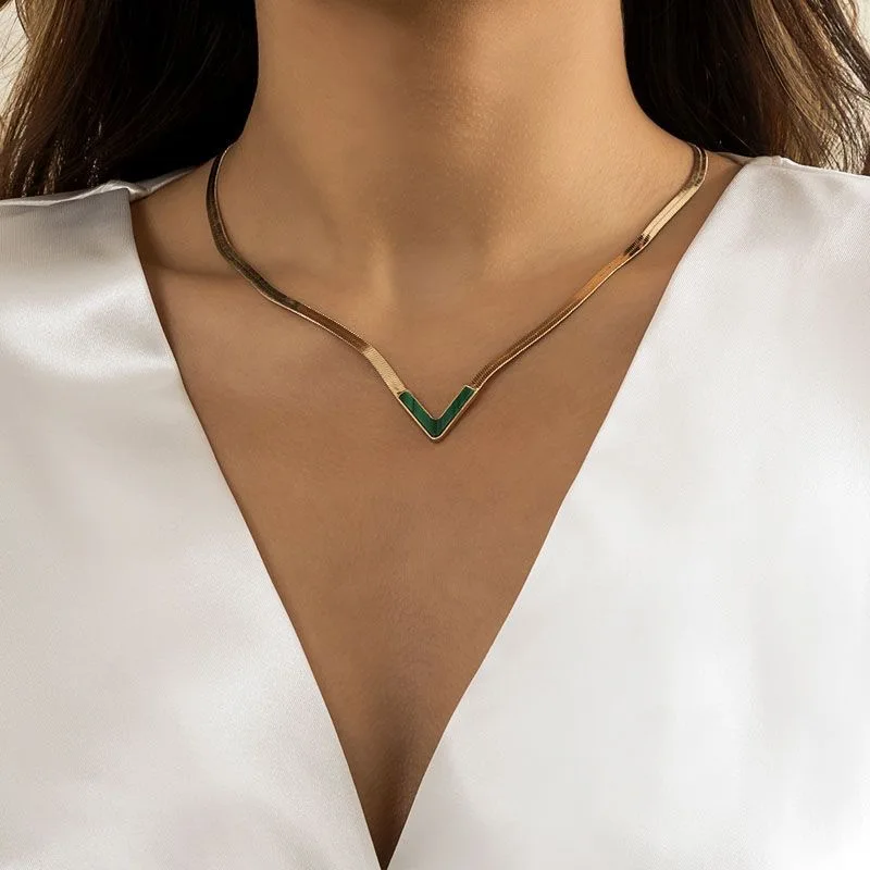 European & American Designer Simple Temperament Hip Hop Metal Street Pats Snake Bone Chain Choker Geometric V-shaped Necklaces