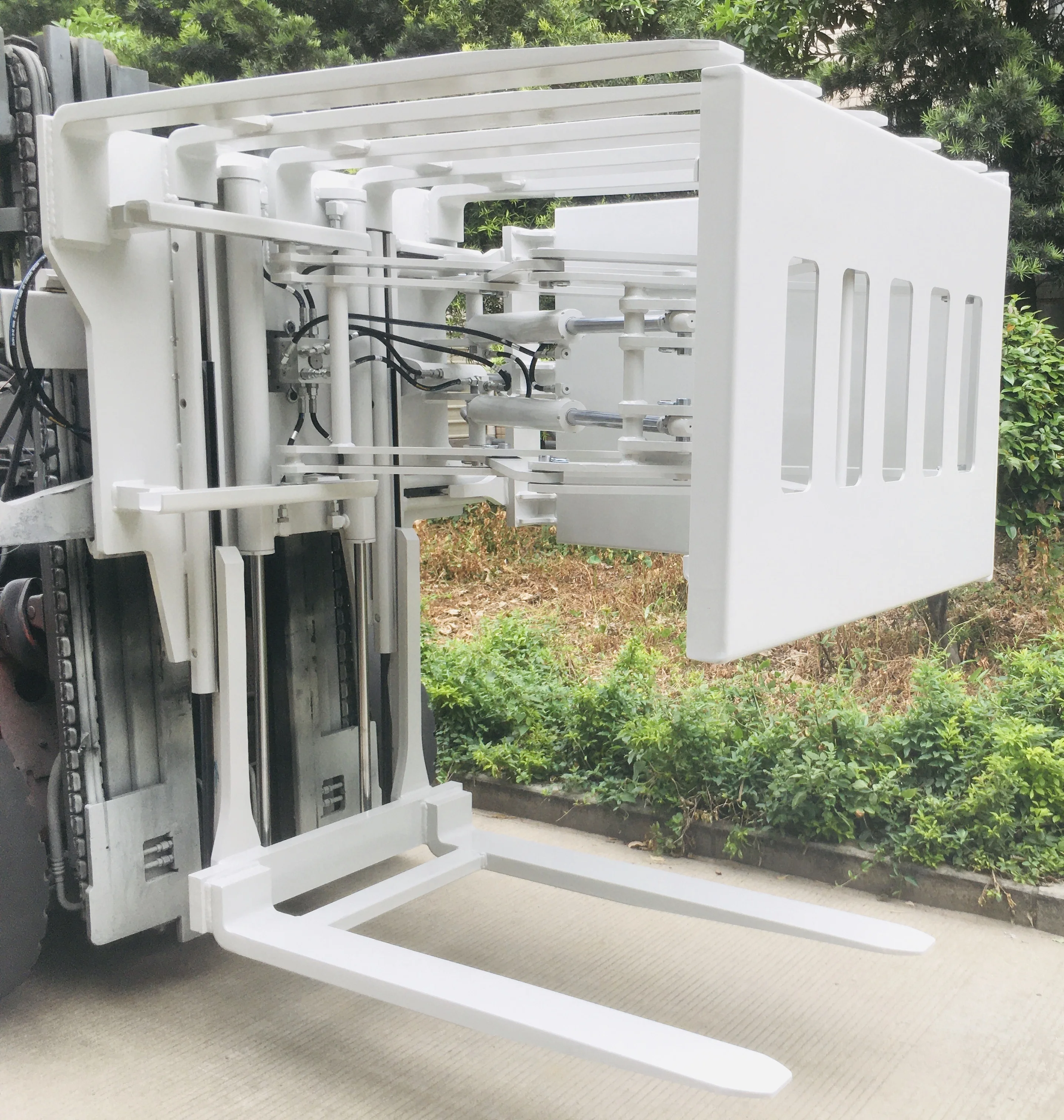 Инверторный зажим для поддонов