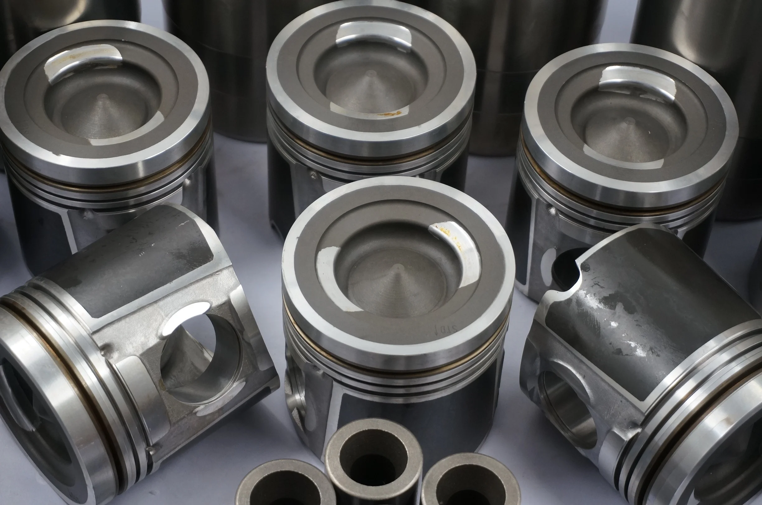  Deutz TCD 2015 V06 комплект поршней 0426