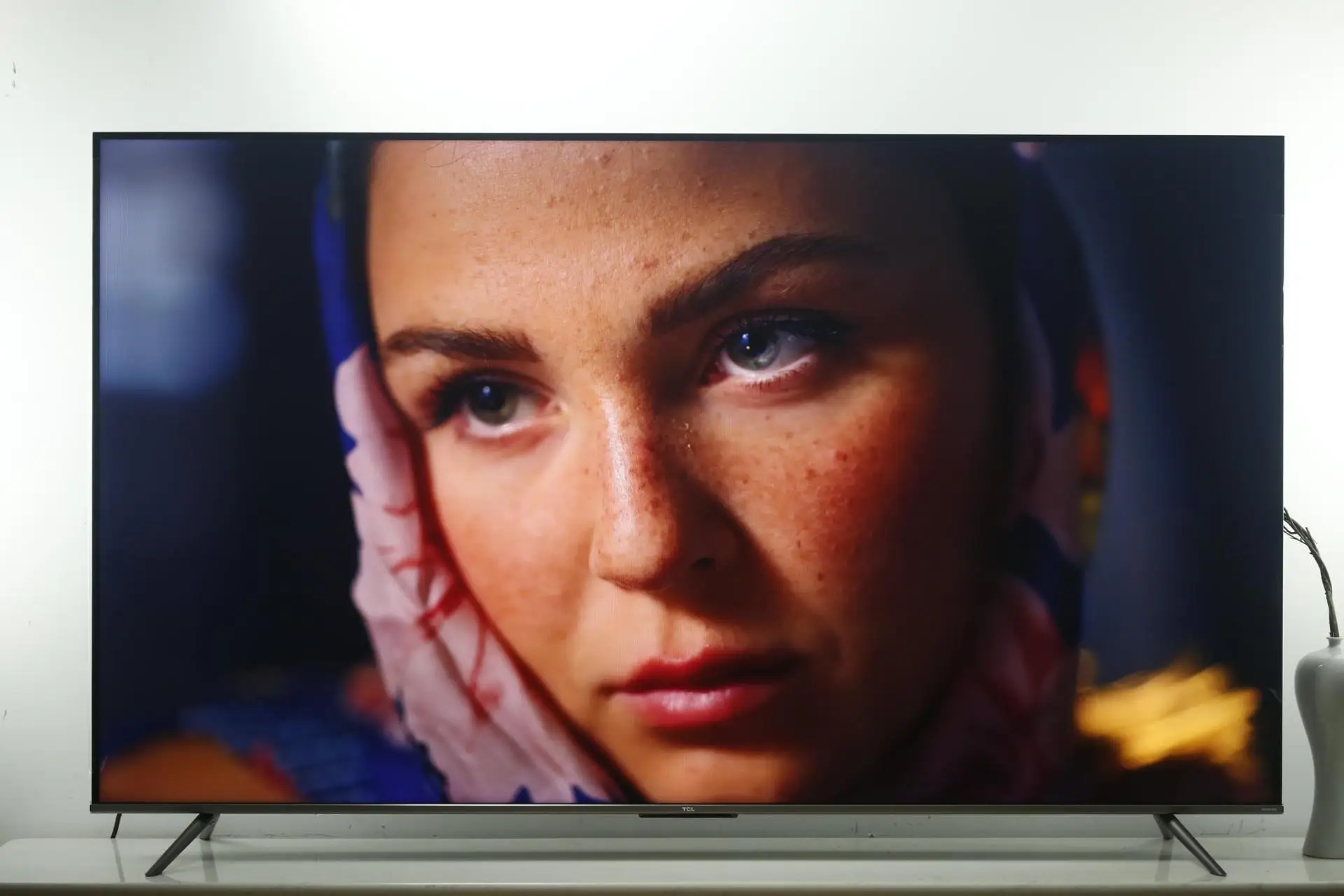 Cheap QLED  4K Google TV Wide Color Gamut (WCG)  120Hz DLG  Dolby Vision & Atmos  Google Duo ONKYO HDM 2.1