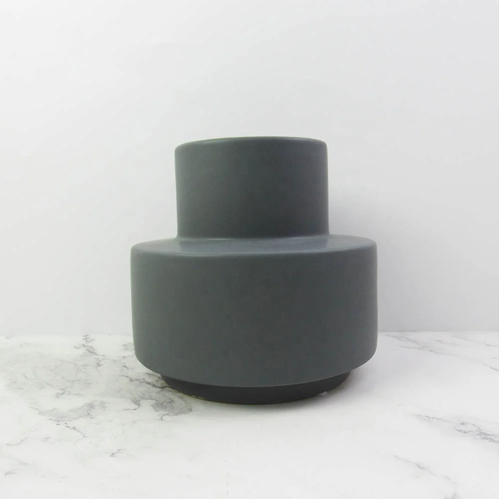 Nordic Style Ceramic Glazed Bud Vase Modern Luxury Flower Vase for Home Hotel Decor Vintage Design Inspired by Chinese Style