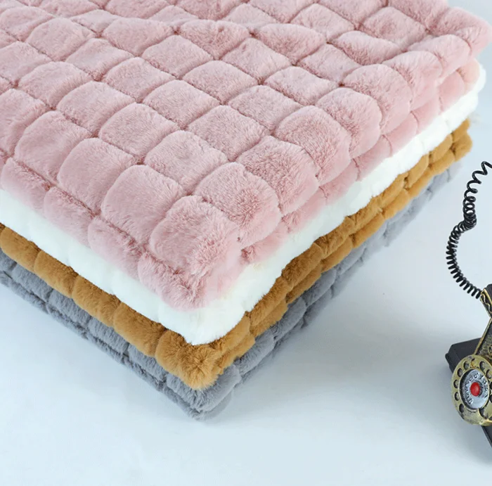 high quality plush flannel heavyweight jacquard small square 100% polyester coral fleece fabric for home textile