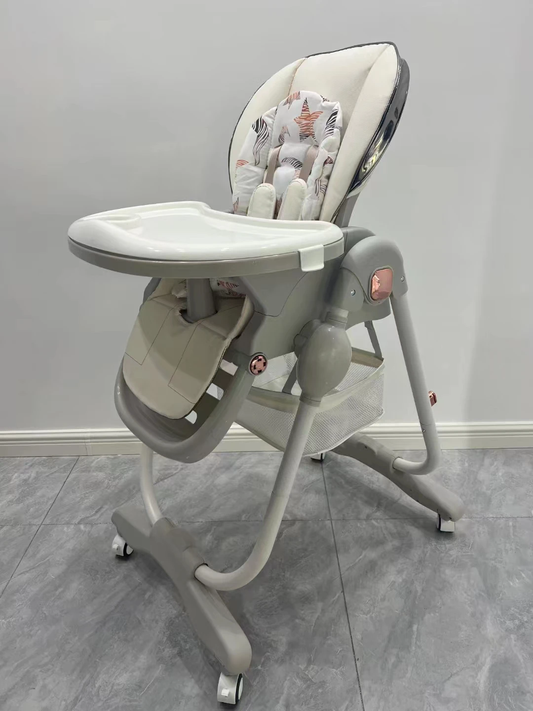 Luxury indoor multi-functional baby dining chair with universal wheel back adjustment child feeding chair