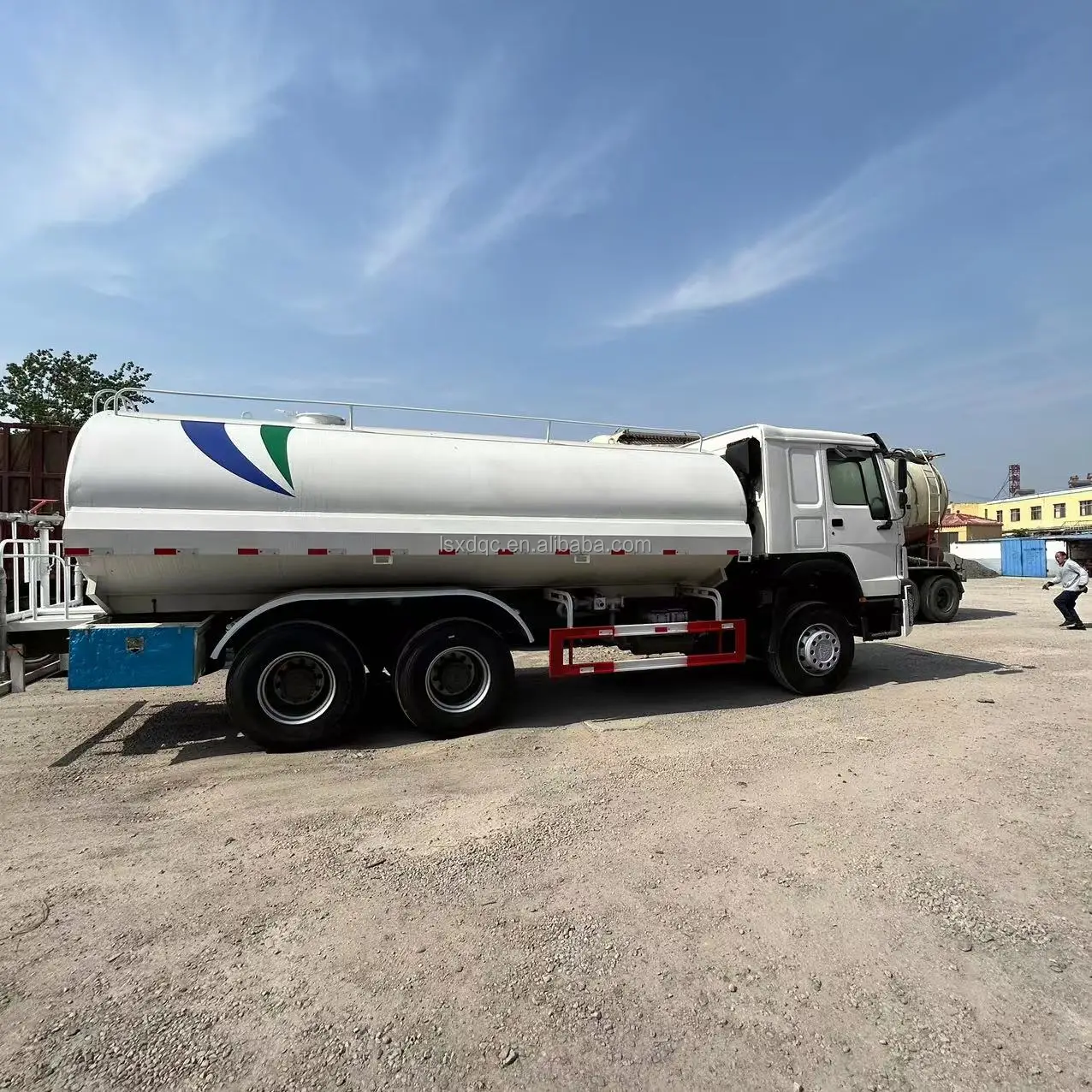 Used Howo Water Tanker 6x4 20000 Liter Water Spray Bowser Water Tank Truck For Sale