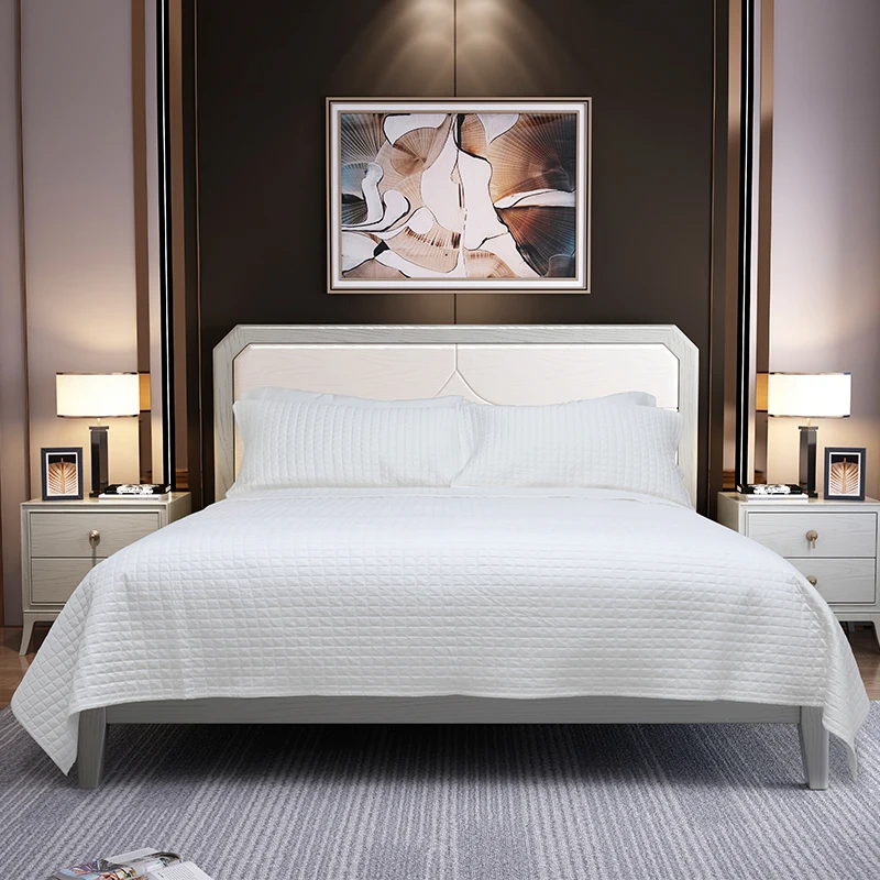 Однотонное стеганое покрывало из шелка