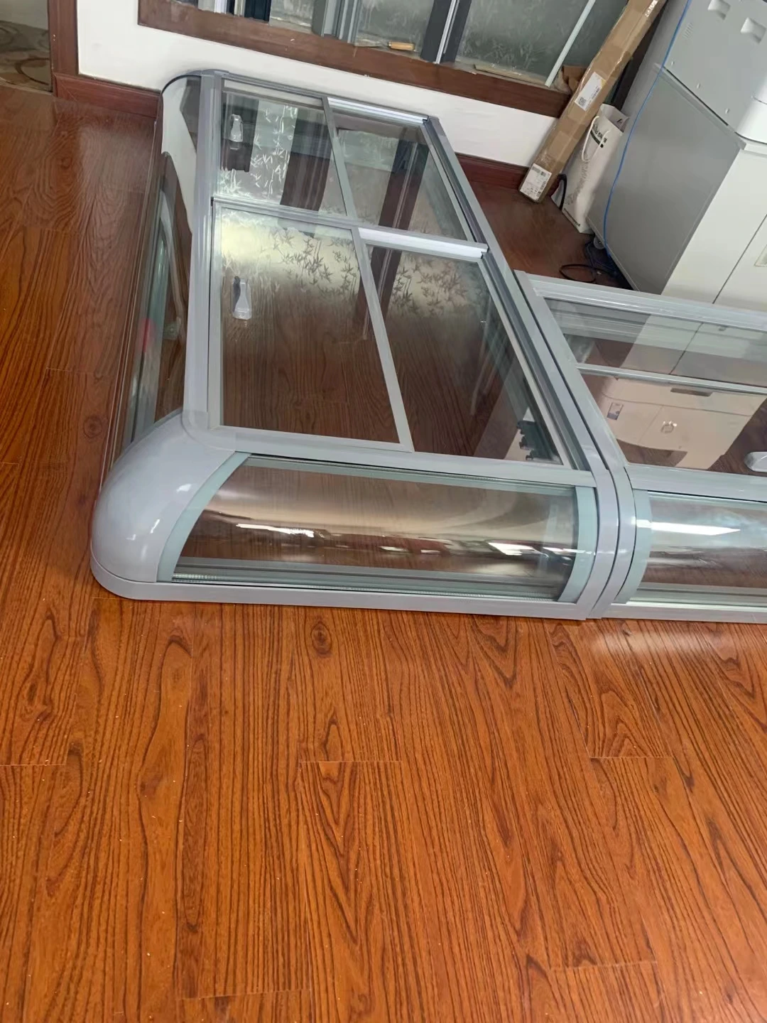 Детали морозильной камеры нового дизайна, изогнутая стеклянная рамка, морозильная камера, стеклянная дверь, коммерческая