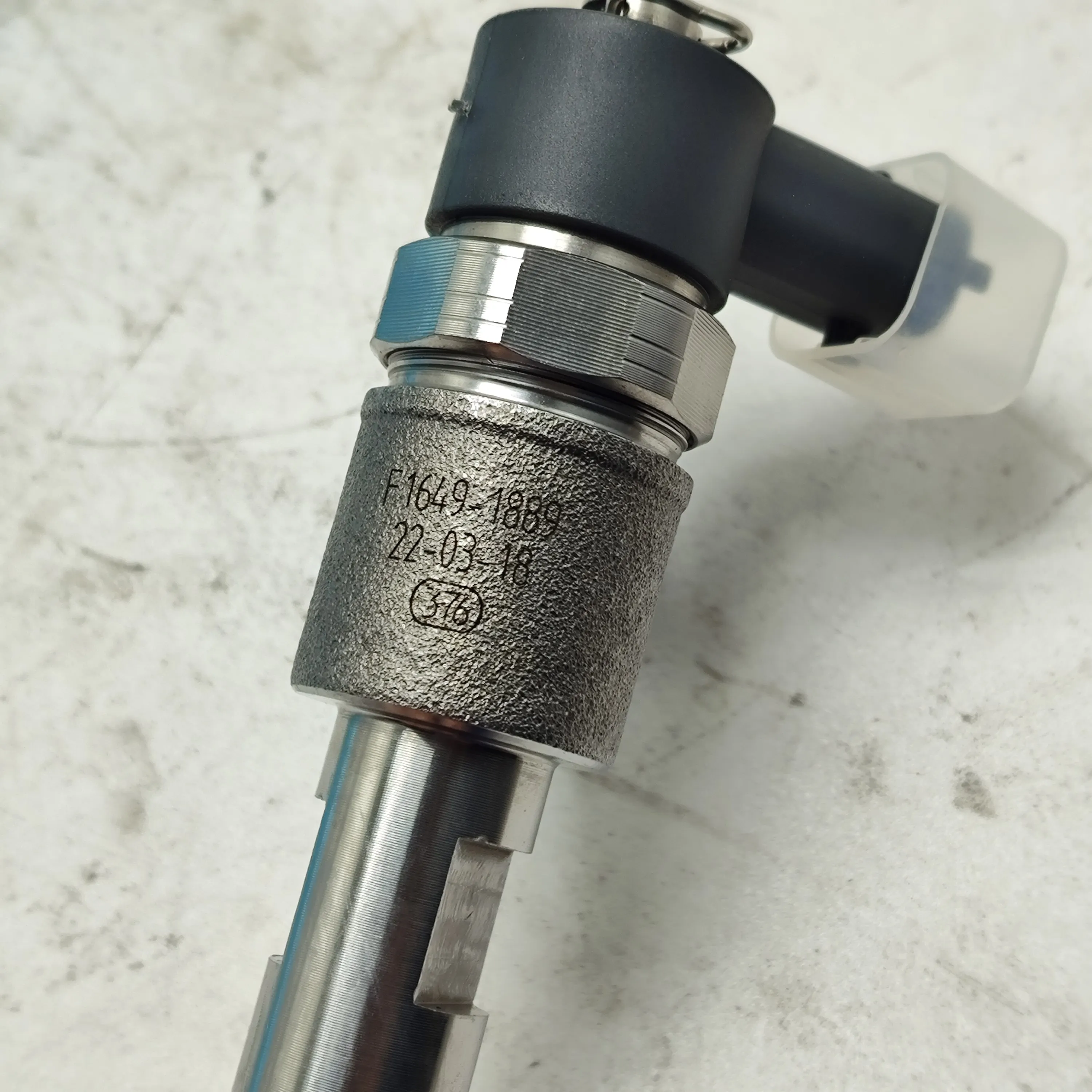 SAIC MAXUS V80 Fuel injector assembly C00069125 0445110636