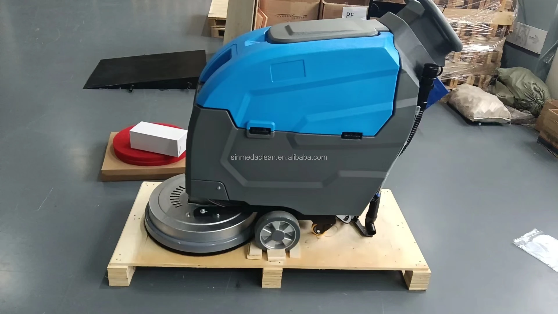 New Condition Multifunctional Electric Floor Scrubber Machine Walk-Behind Upholstery Cleaner 24V Plastic Material Motor Home Use