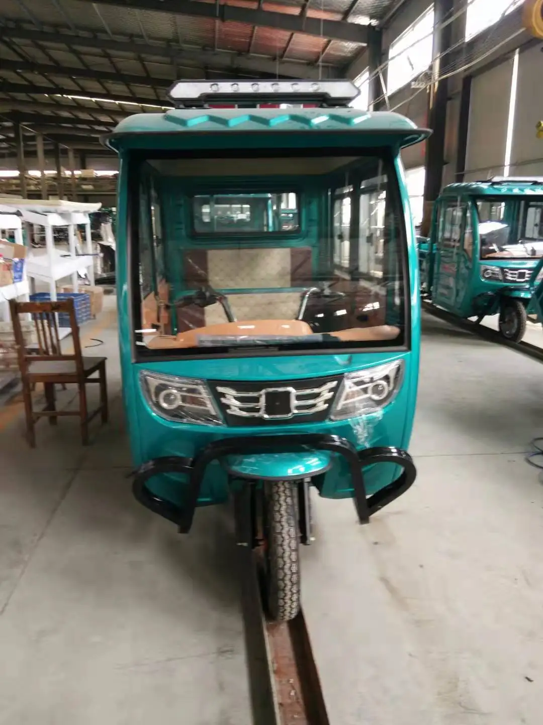 Have two seats in full Closed Head 1200 Watt Electric Cargo Tricycle