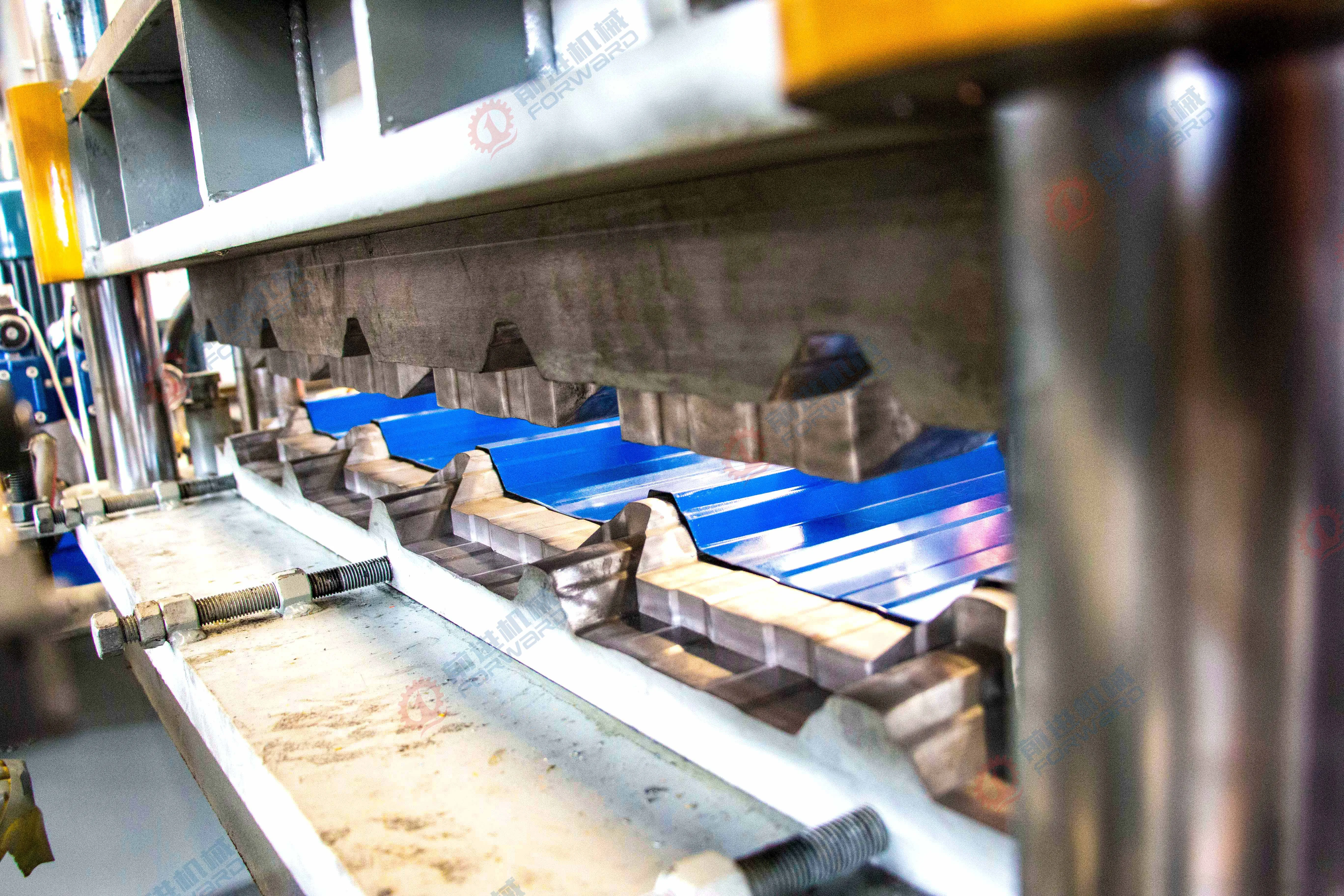 Galvanized Roofing Sheets Manufacturing Machine Glazed Tile Roofing Sheet Roll Forming Machine