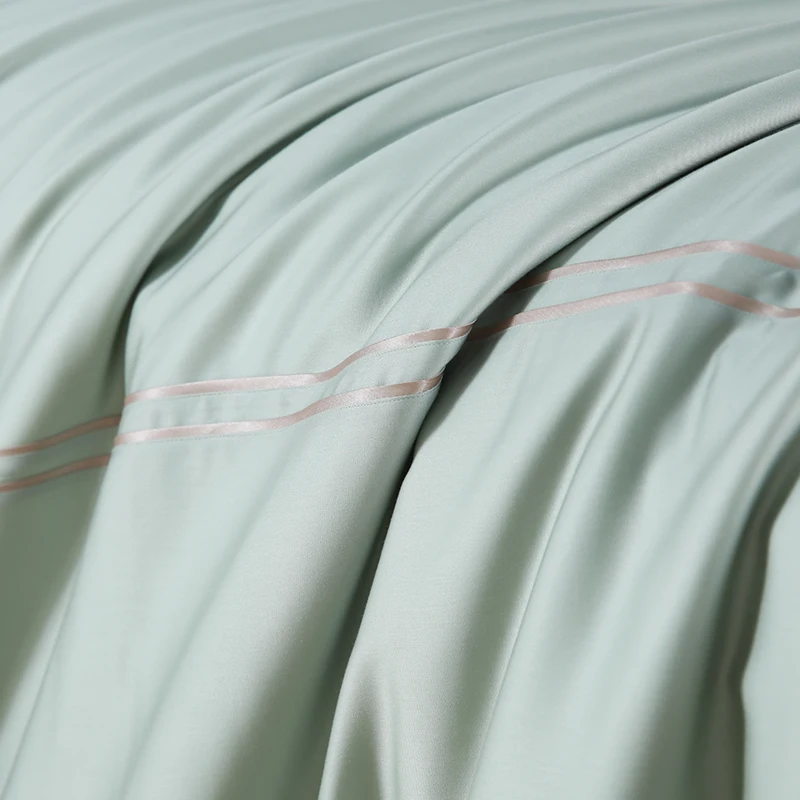 Hot Selling Small MOQ Organic Bamboo Bed Sheet Set With Border Design Luxury Silk Cooling Comforter Duvet Cover Set For Summer