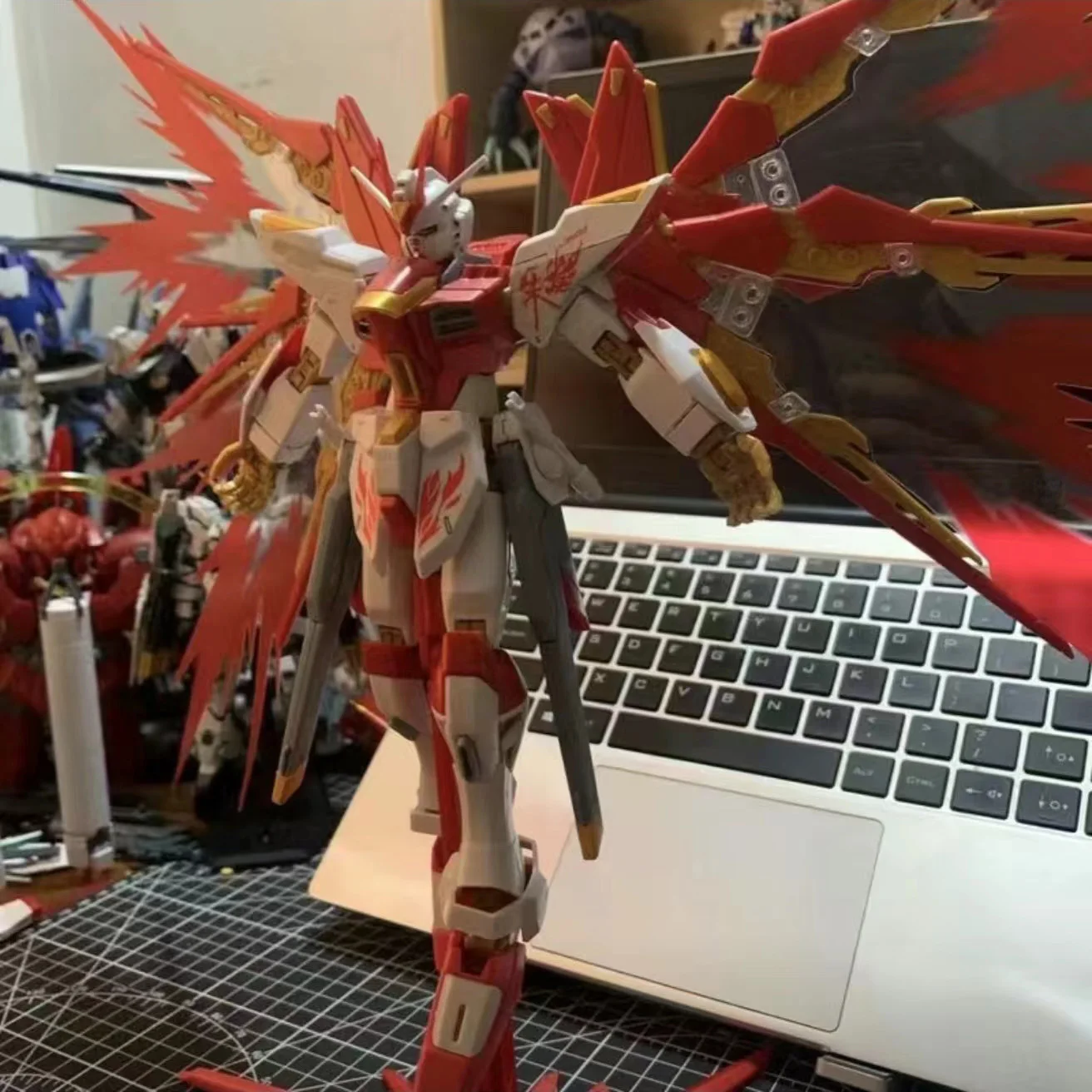 New Movable Suzaku Strikes Free Wings Sword Gun and Shield MG 1/100 Matching Assembly Model Action Figure Toy