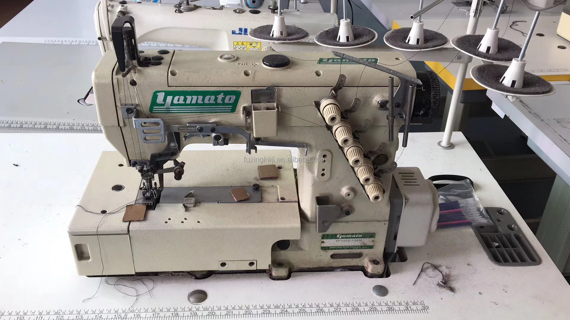 High Speed Yamato  VF2500 Flat Bed Interlock Stitch Machine Hemming machine used industrial sewing machine