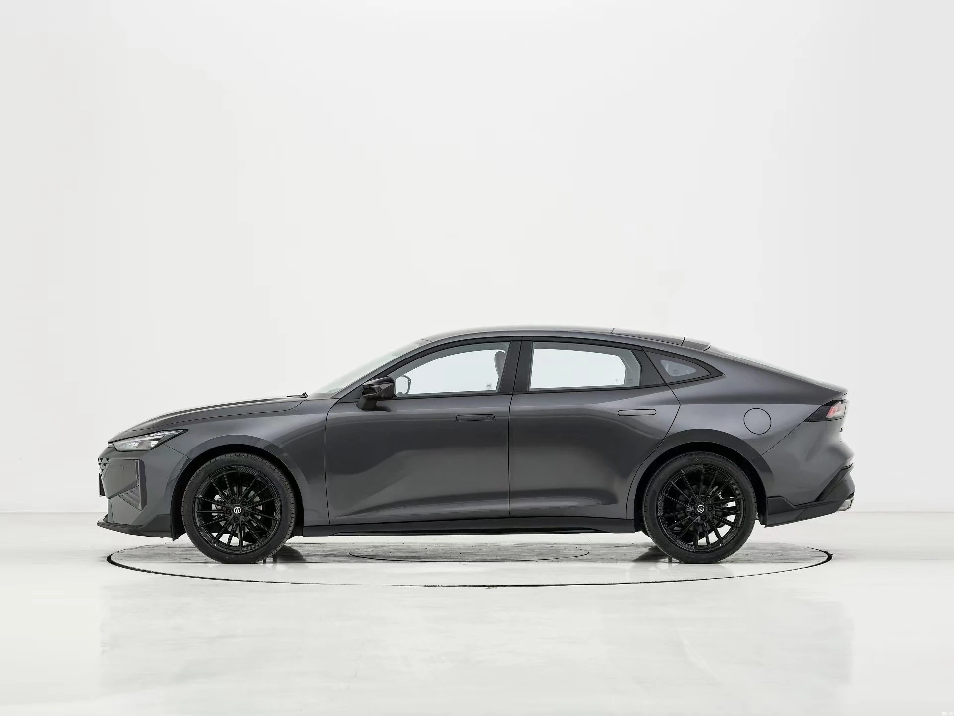 2024 Changan UNI-V 1 5 т Новые автомобили Авто качество низкая цена Особенности Автоматическая коробка передач кожаные сиденья Темный интерьер Euro VI Emission
