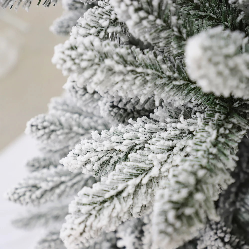 2025 New Design Prelit and Flocked Snow Christmas Tree PVC PE Mixed Material 5-10FT For Indoor Outdoor Christmas Decorations
