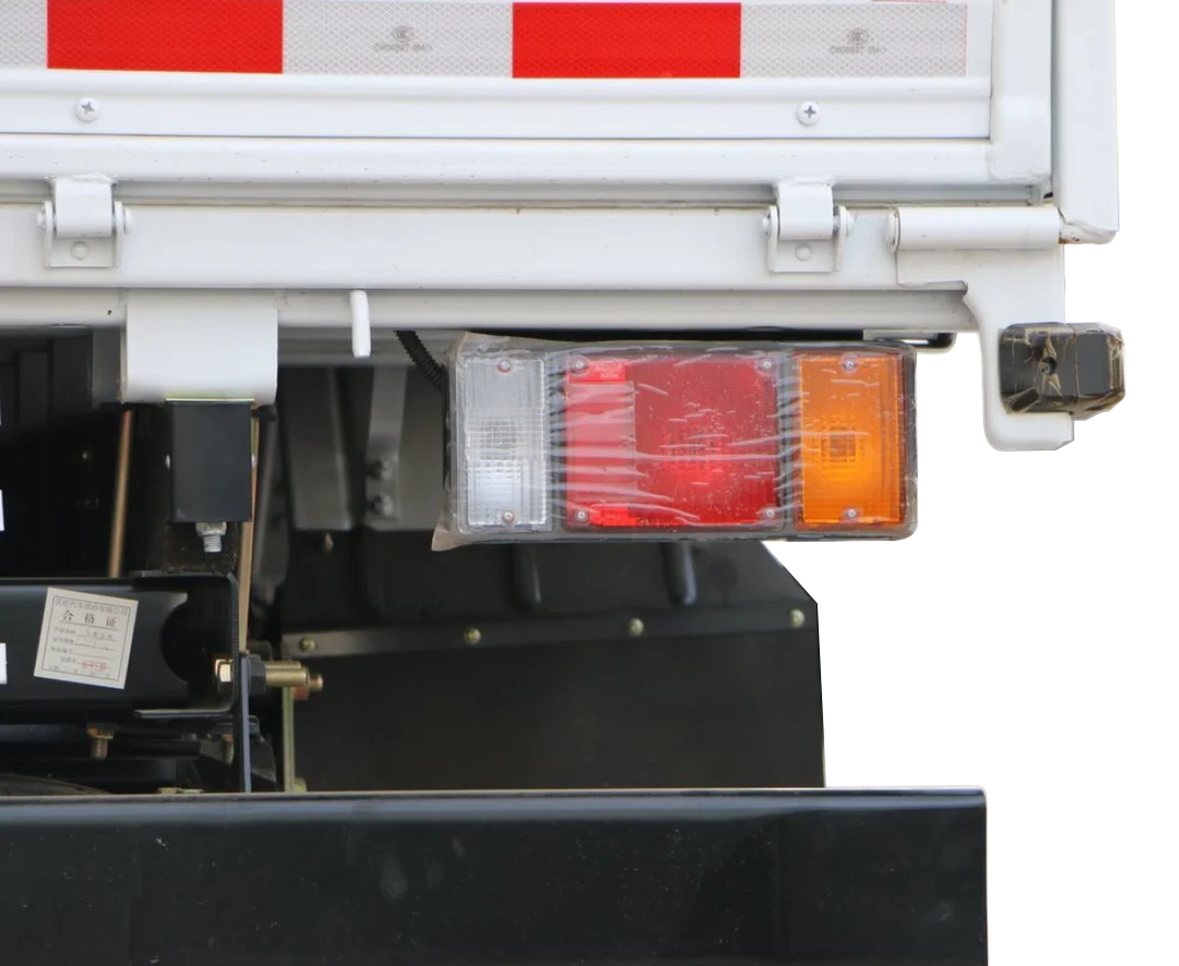 ISUZU 600P 4KH1 engine left hand drive 6 wheels 120HP light duty double cabin cargo truck