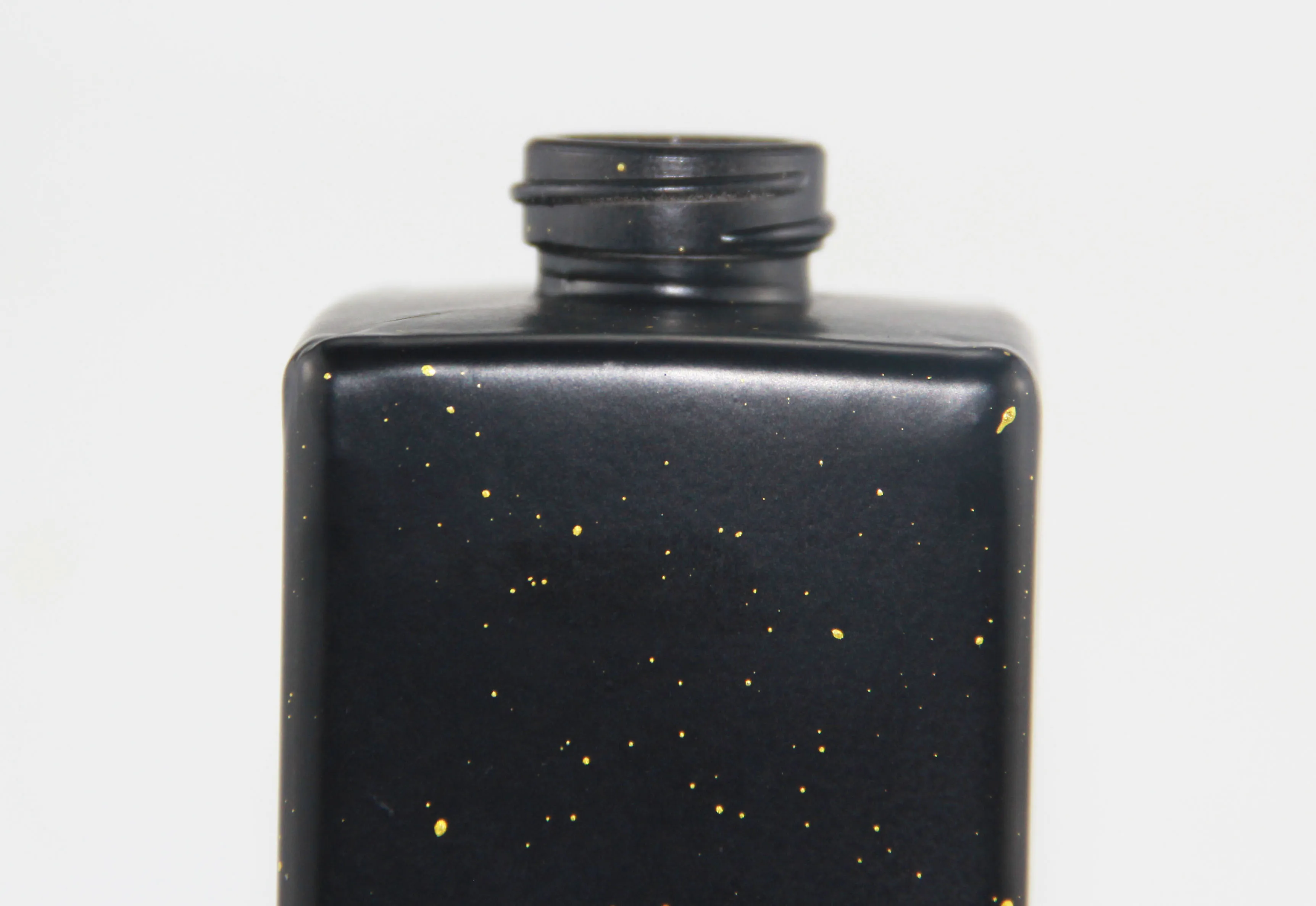 
Luxury multi-color optional shampoo shower gel glass bottle with various styles of pump head cosmetics lotion glass bottle 