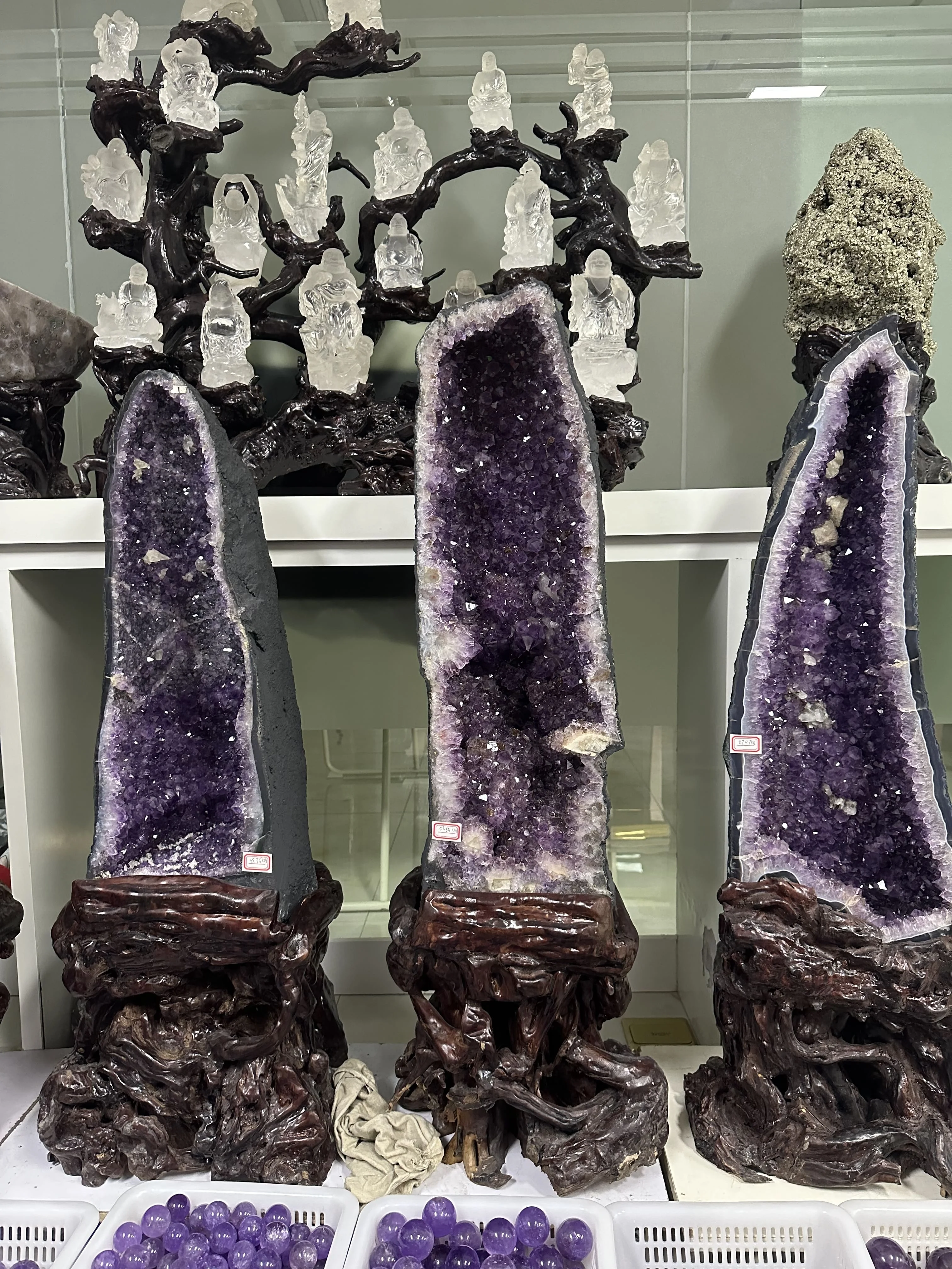 Hot Sale Brazil Amethyst Geodes Natural Small Large Crystal Gems Polished Home Decoration Gift Mascot Inspired Love Stone Themes