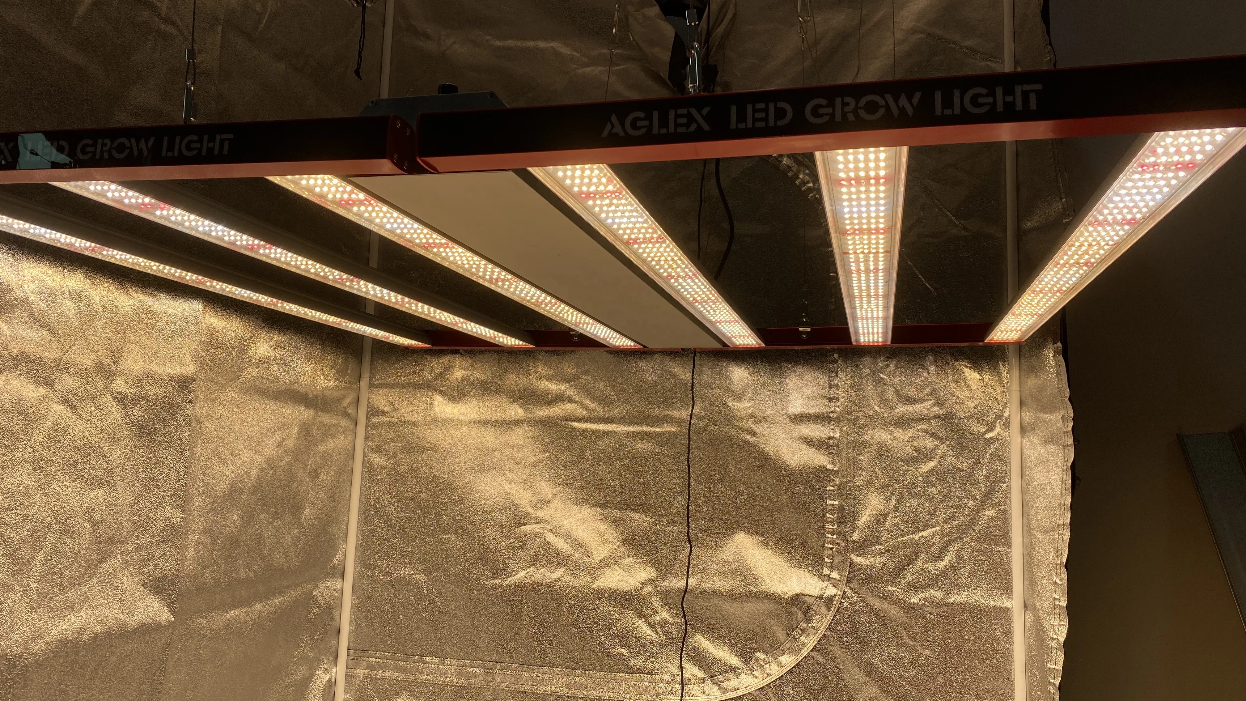  Yields up to 3.9 Lbs DLC Approved 720w 645w 2.8umol/J LM301B Chips Dimmable 4*4 / 4*6 Gavita Full Spectrum Led Grow Light