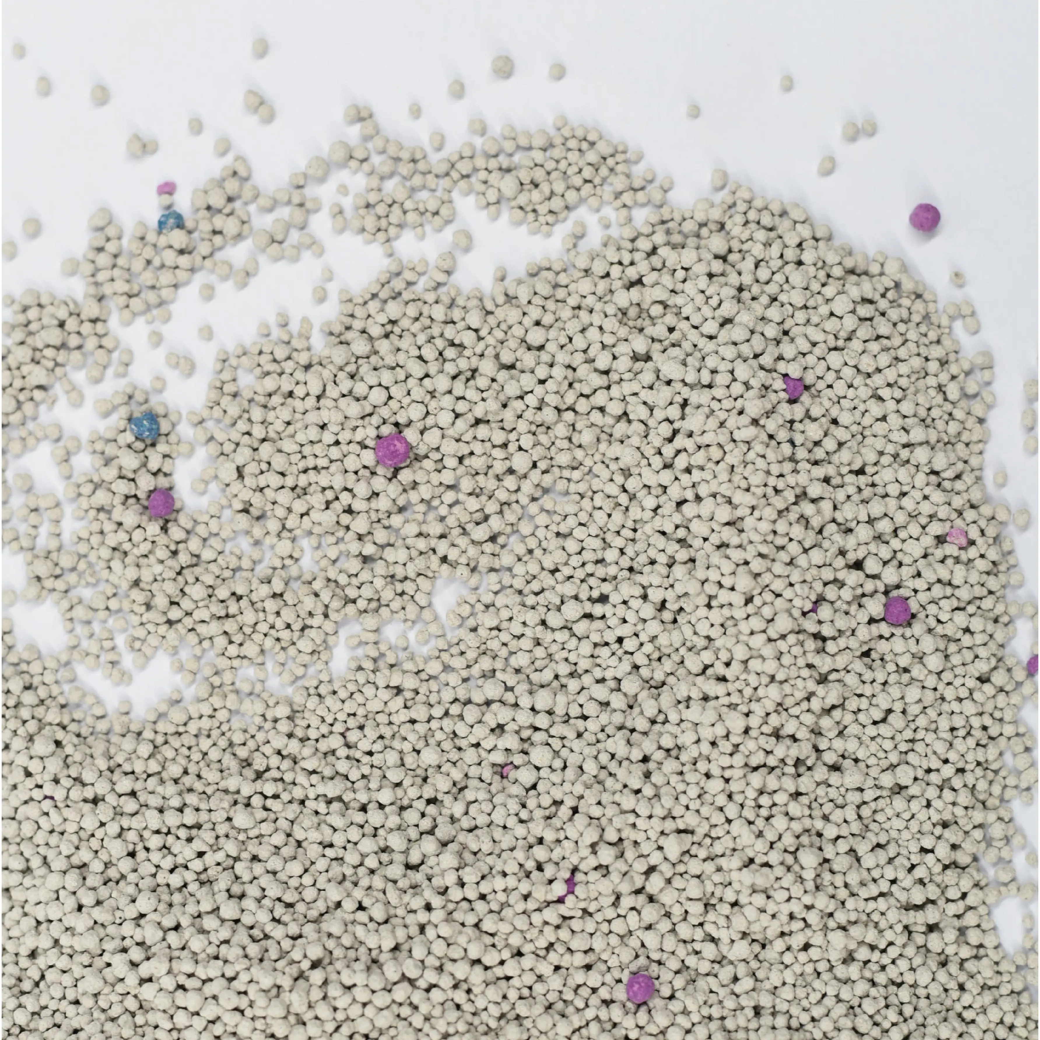 OEM Cat Litter Supplier OEM Low Price 10L Clumping Sodium Clay Ball Shape Low Price Cat Sand Bentonite Cat Sand