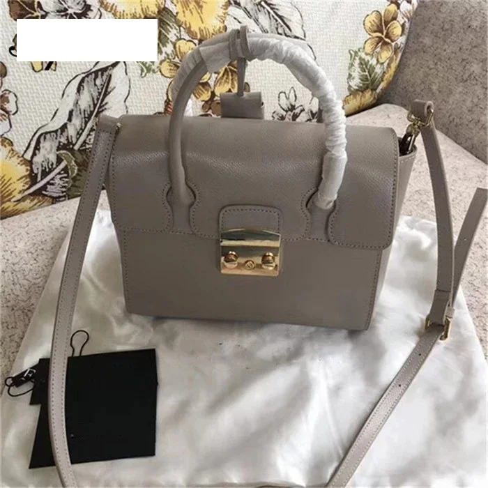 Женские сумки-мессенджеры из натуральной кожи