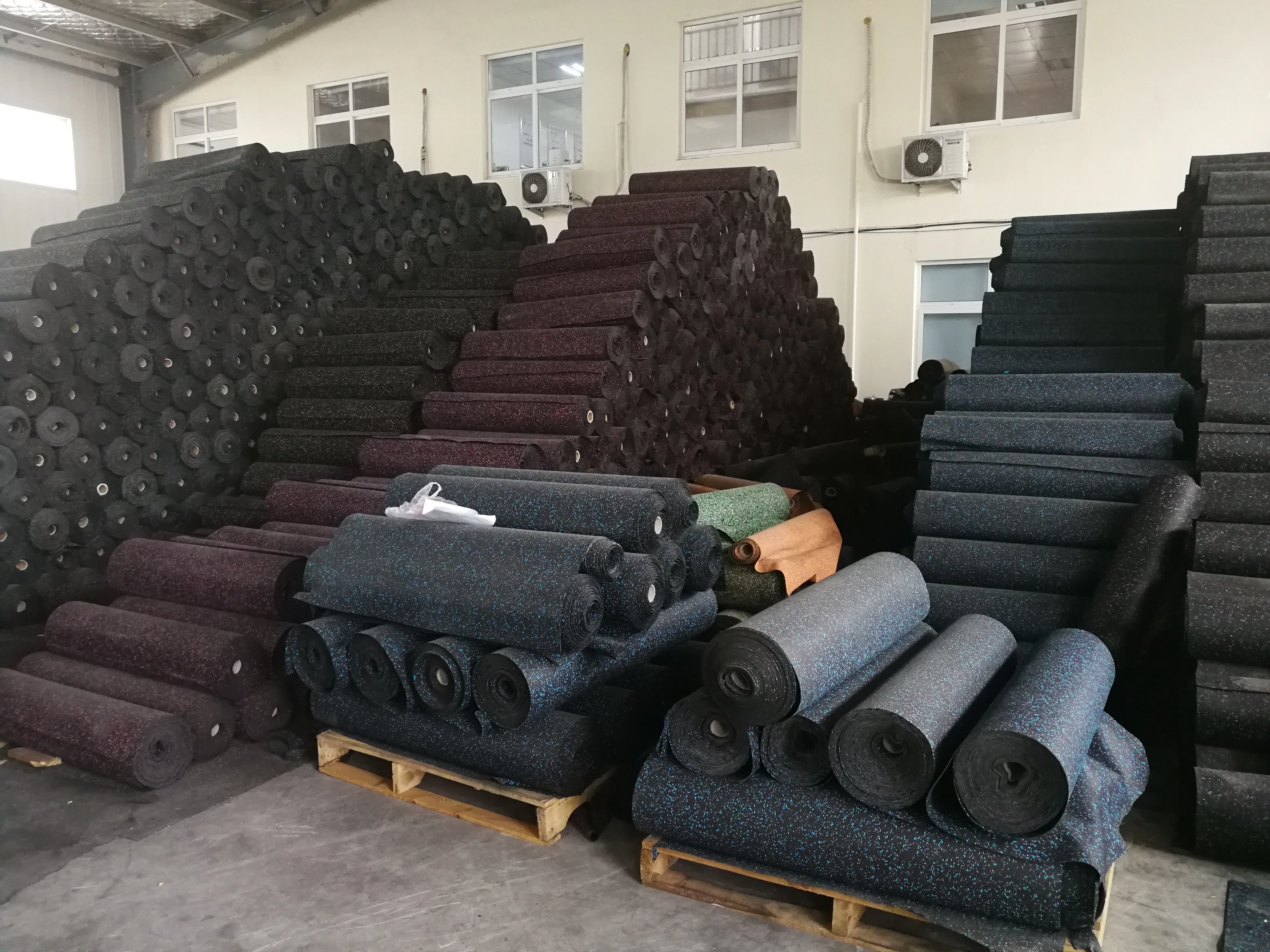 Anti-Slip and Easy to clean 95% EPDM Eco-Friendly Rubber roll for Home Gym