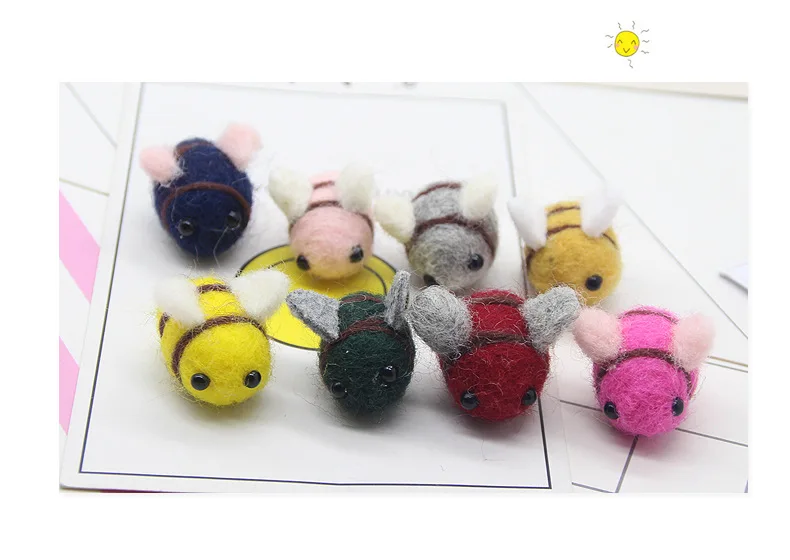 Christmas Decor Yellow Wool Felt Bee Ball Mini Cute Bumble Bee 30 Pcs Yellow Wool Felt Bee for Home Stage Birthday Parties
