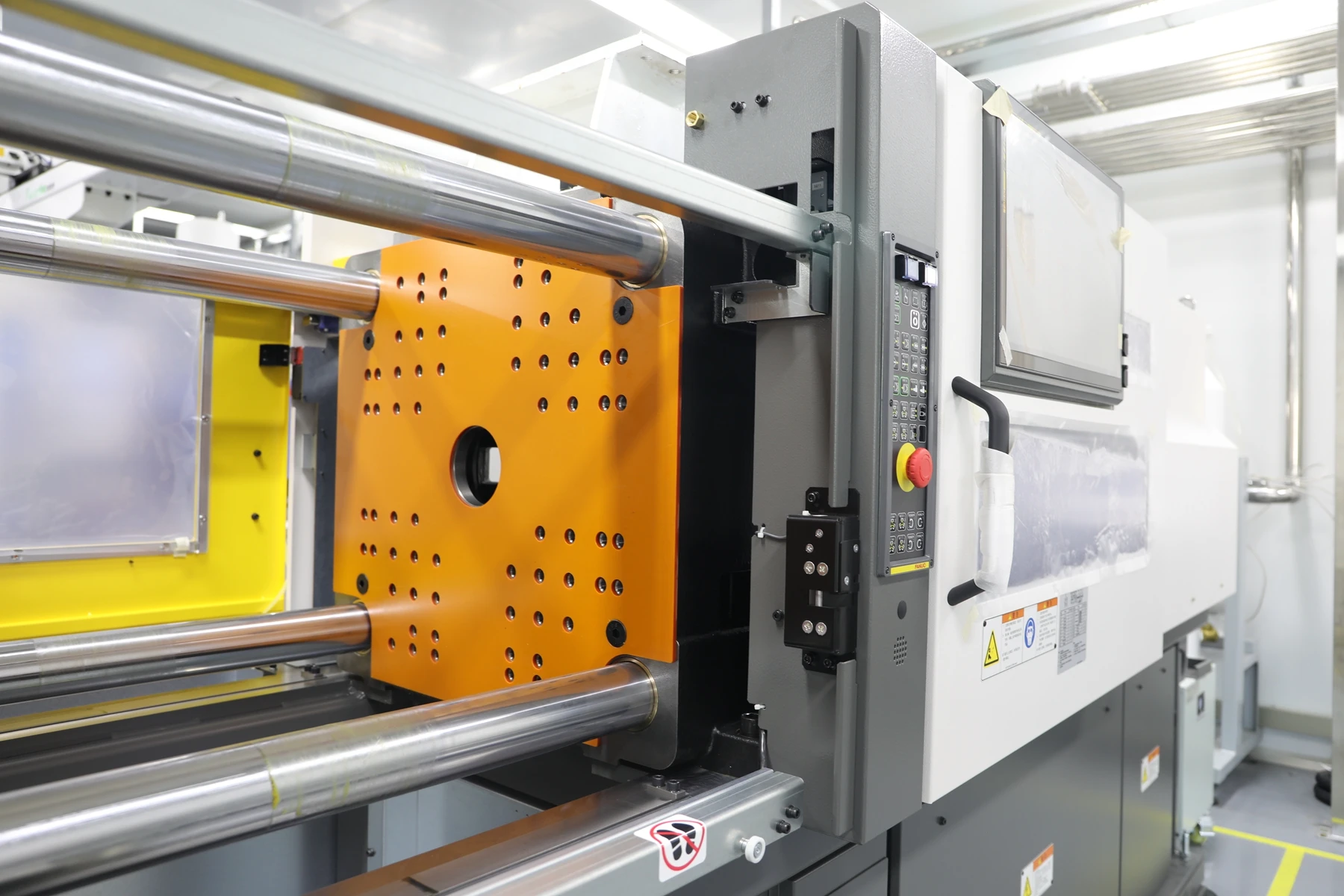 Fanuc all electric injection molding machine making Plastic Syringe Manufacturer Disposable Plastic Syringe Medical Product