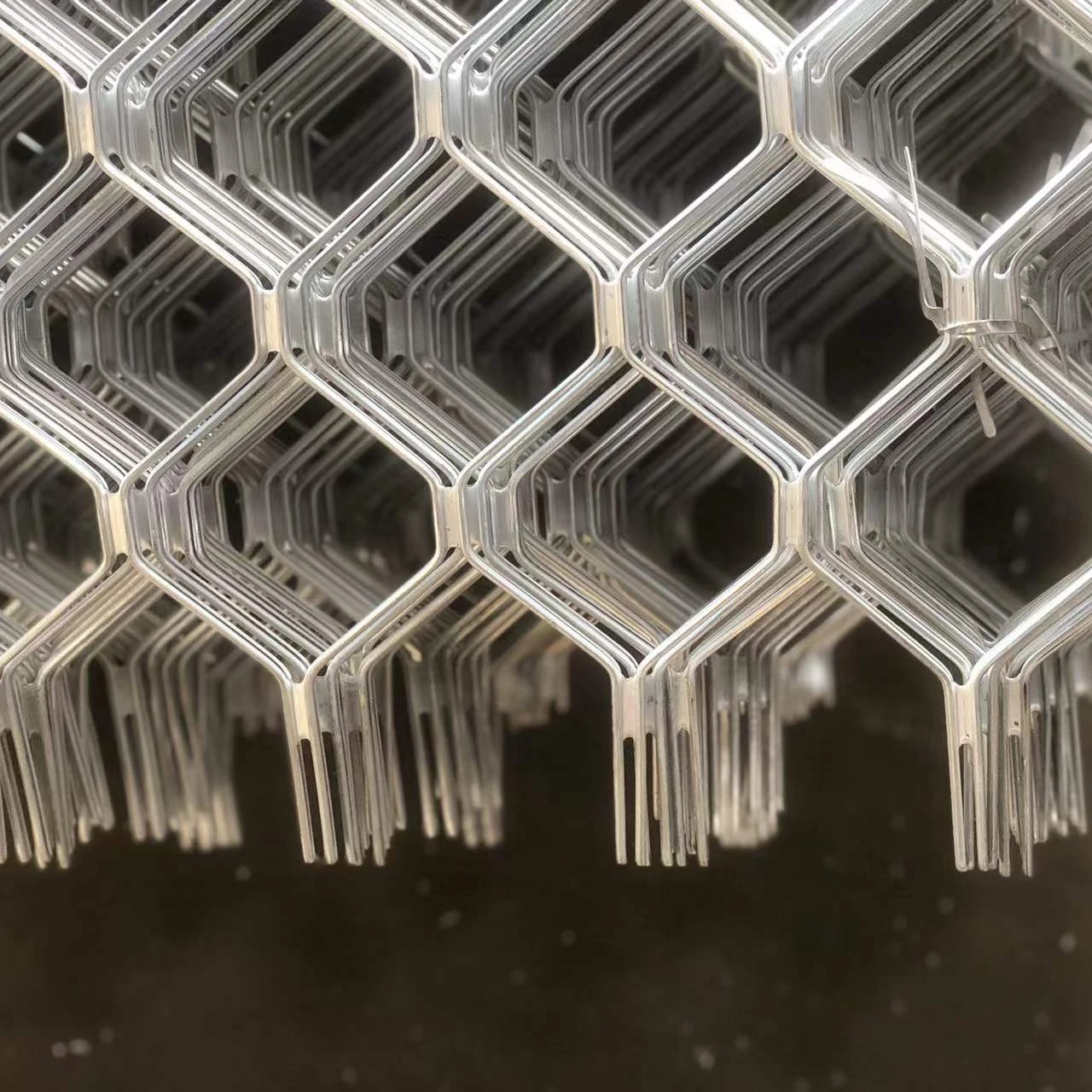 High Quality Decorative Screen Netting Diamond Hole Woven Aluminum Expanded Metal Mesh