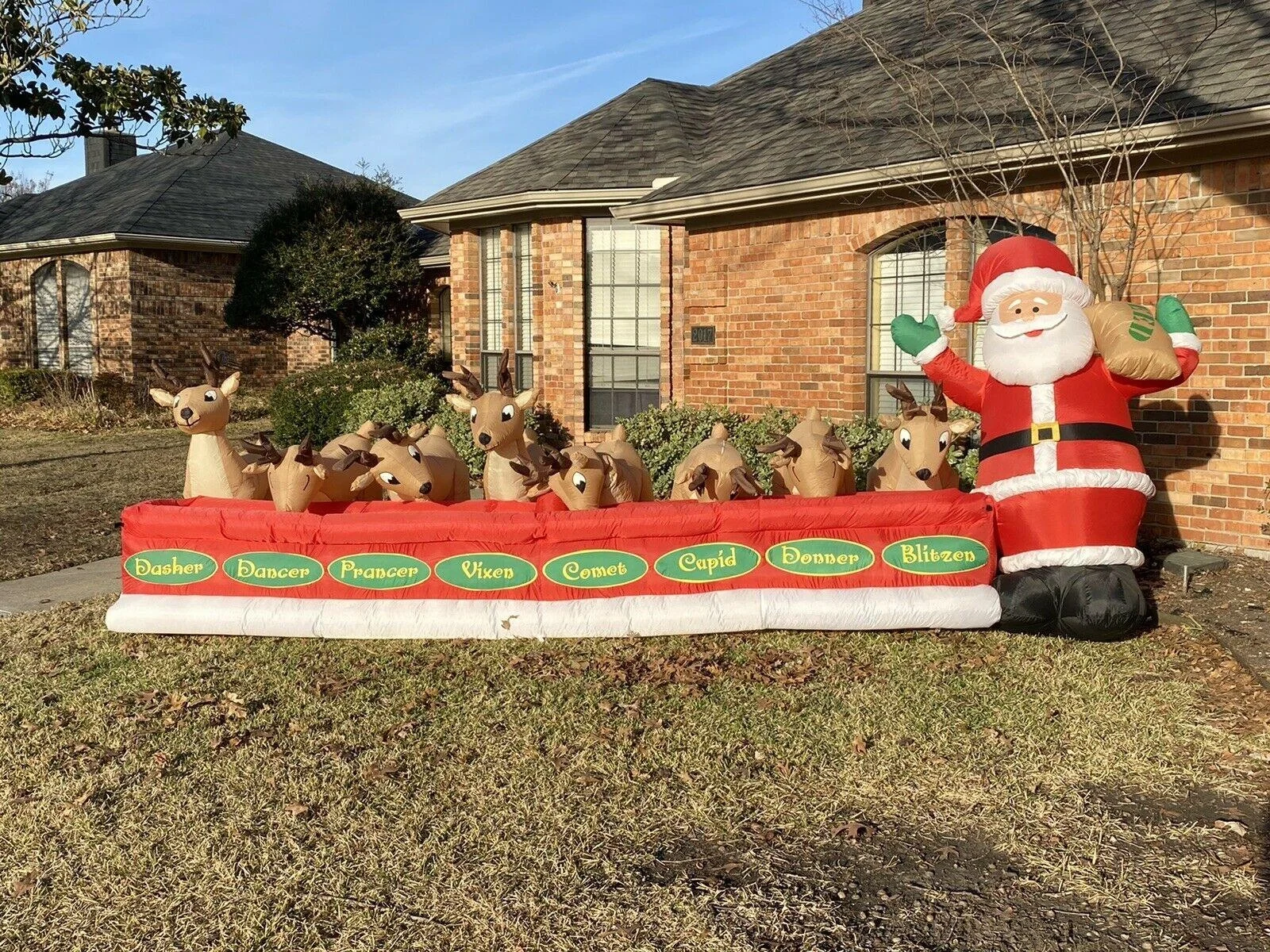 2024 Santa Feeding Eight Reindeer Colossal Christmas Inflatable with blower and led light for Christmas Lawn Decoration
