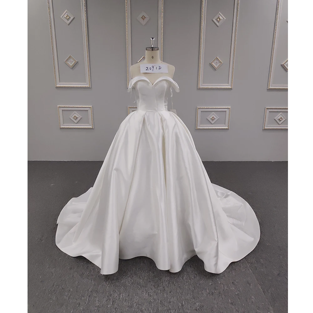 Baiyi Bride Factory Backless Sweetheart White Long Tail Pleating Simple Wedding Dress Satin