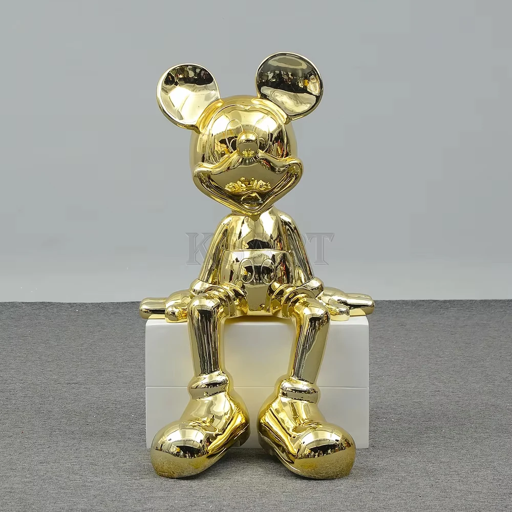Cartoon Mickey Minnie sitting on a chair Creative cartoon Speelgoed Mickey Minnie statue