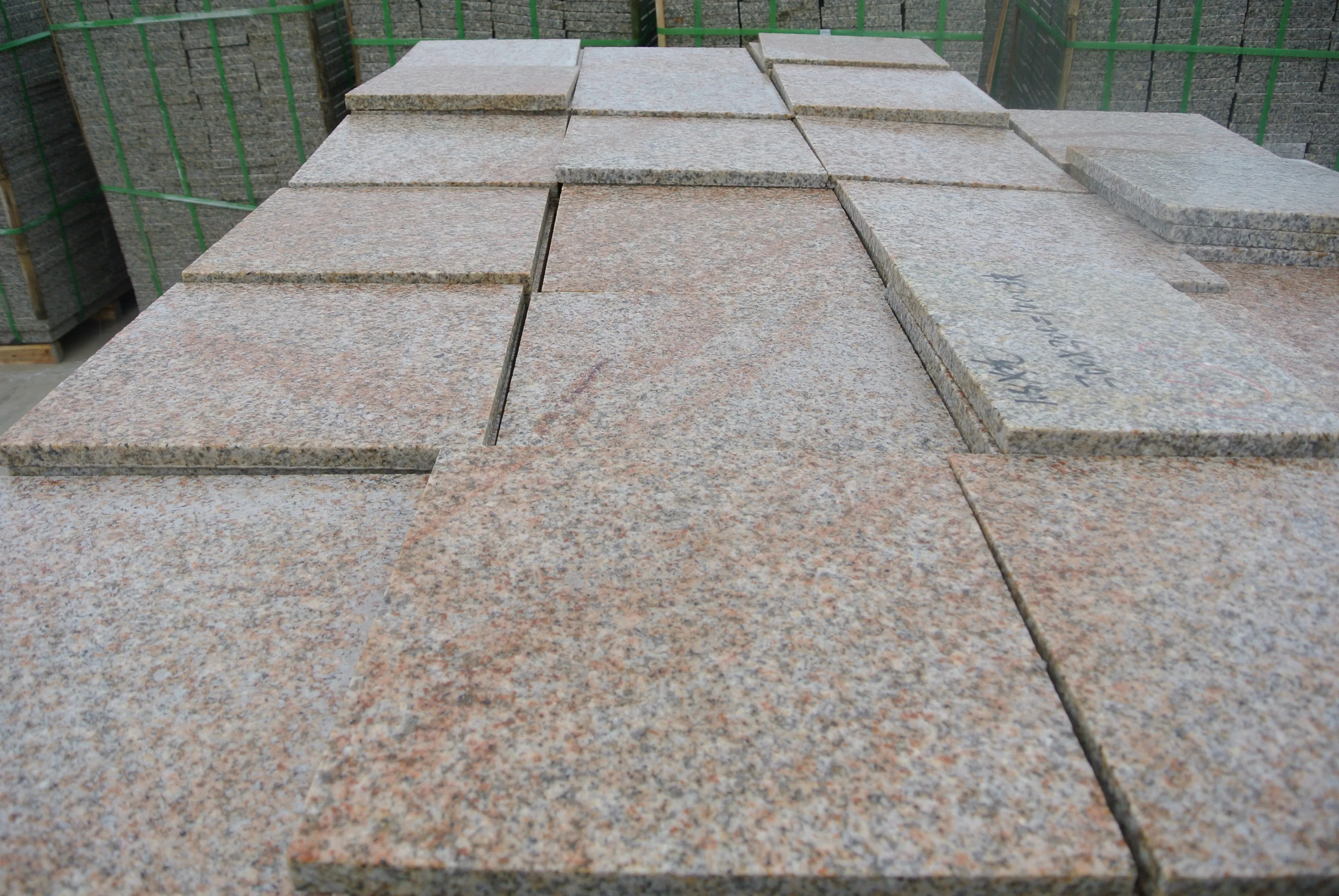 Sunset Desert Rust Yellow granite cobble stone Padang granite countertop