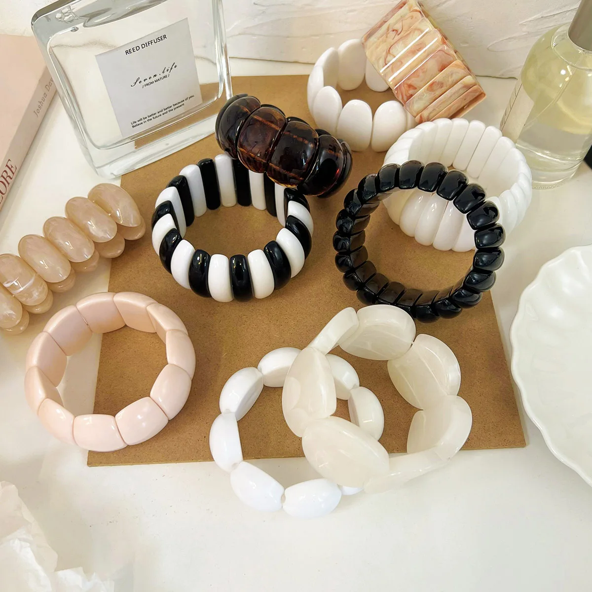 10 Designs Colorful Black White Pink Amber Resin Bangle Linked Geometric Oval Acrylic Bangles for Women Modern Statement Jewelry