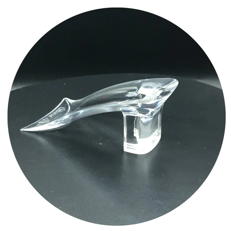 The bottom abdominal parts of the low heel shoes are 4.4CM high and the medium heel is made of PC material