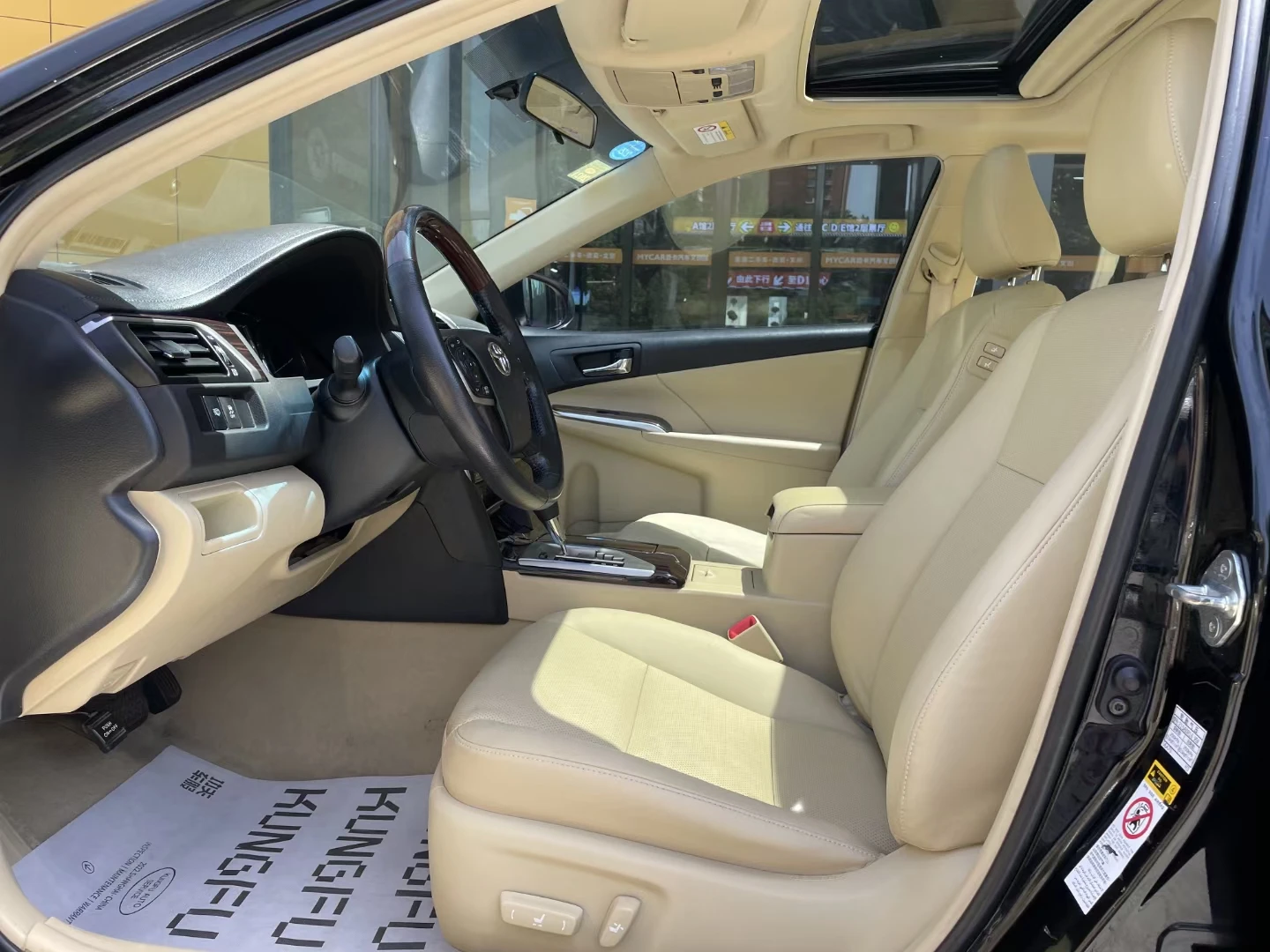 Black 1000w 4 Seater Usedcar 2015 Toyota Camry Deluxe Navigation Edition Hybrid Car for Sale