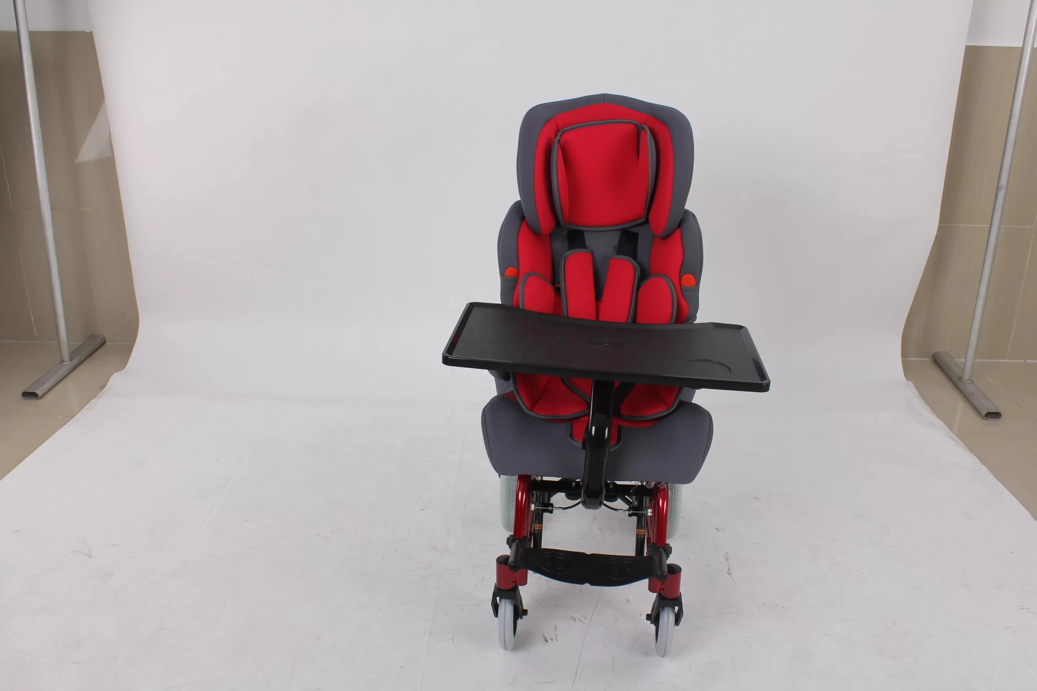 Инвалидная коляска с высокой спинкой из алюминиевого сплава для детей мозговой недостаточностью