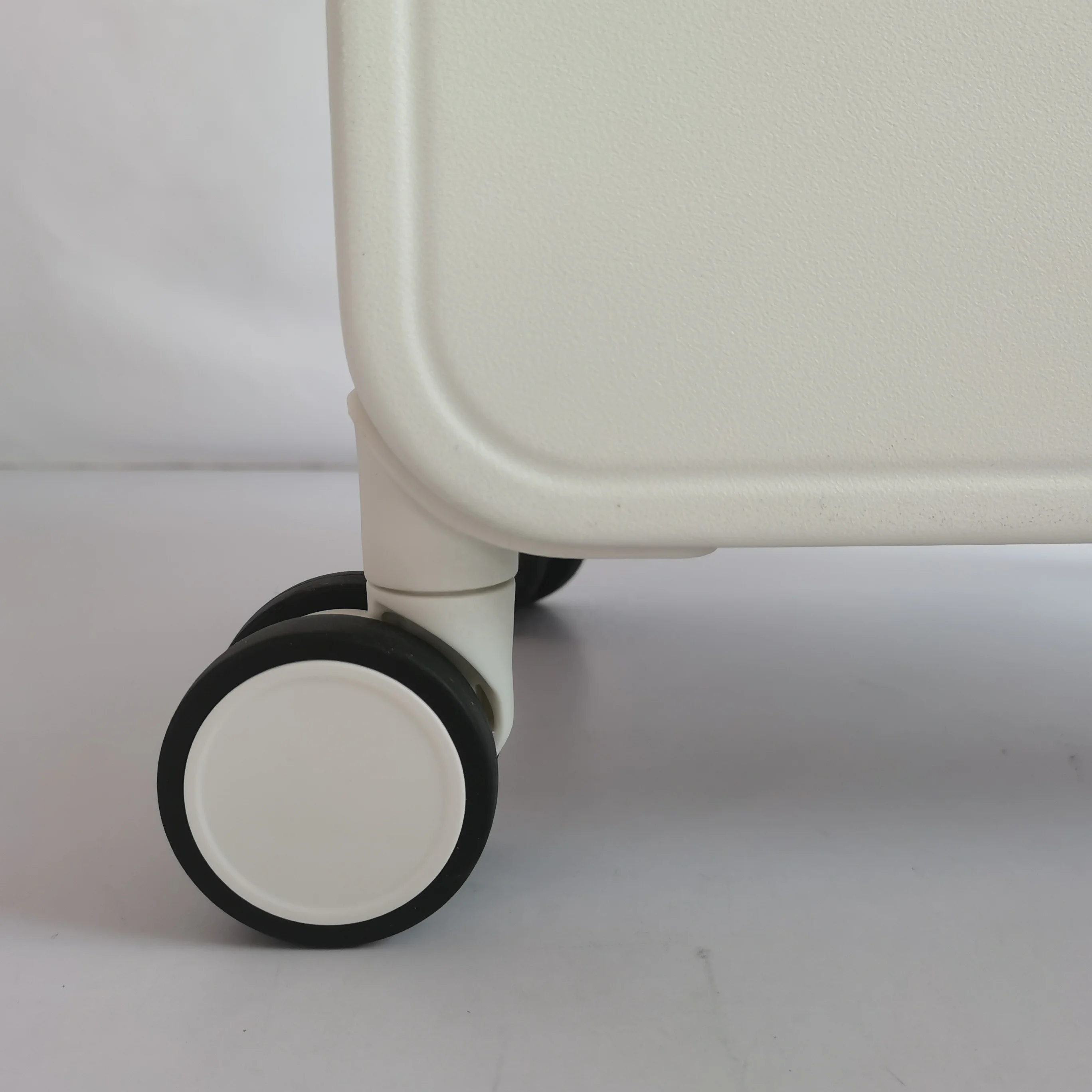 Newest design Wide Trolley Traveling Luggage Carry on Size ABS+PC Suitcase Sturdy Hard Shell Trolley Case