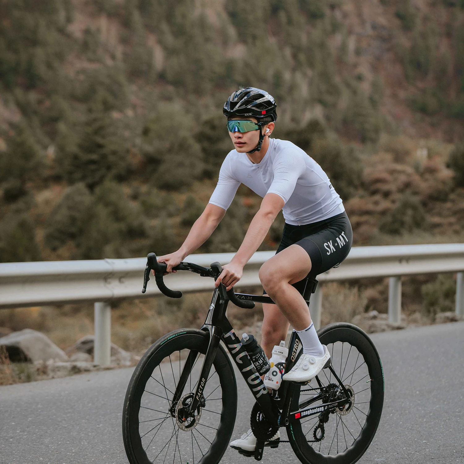 Custom Design Cycling Clothes Manufacturer Bicycle Wear Wholesale Sublimation Cyclist Jersey White Private Label Anti-UV