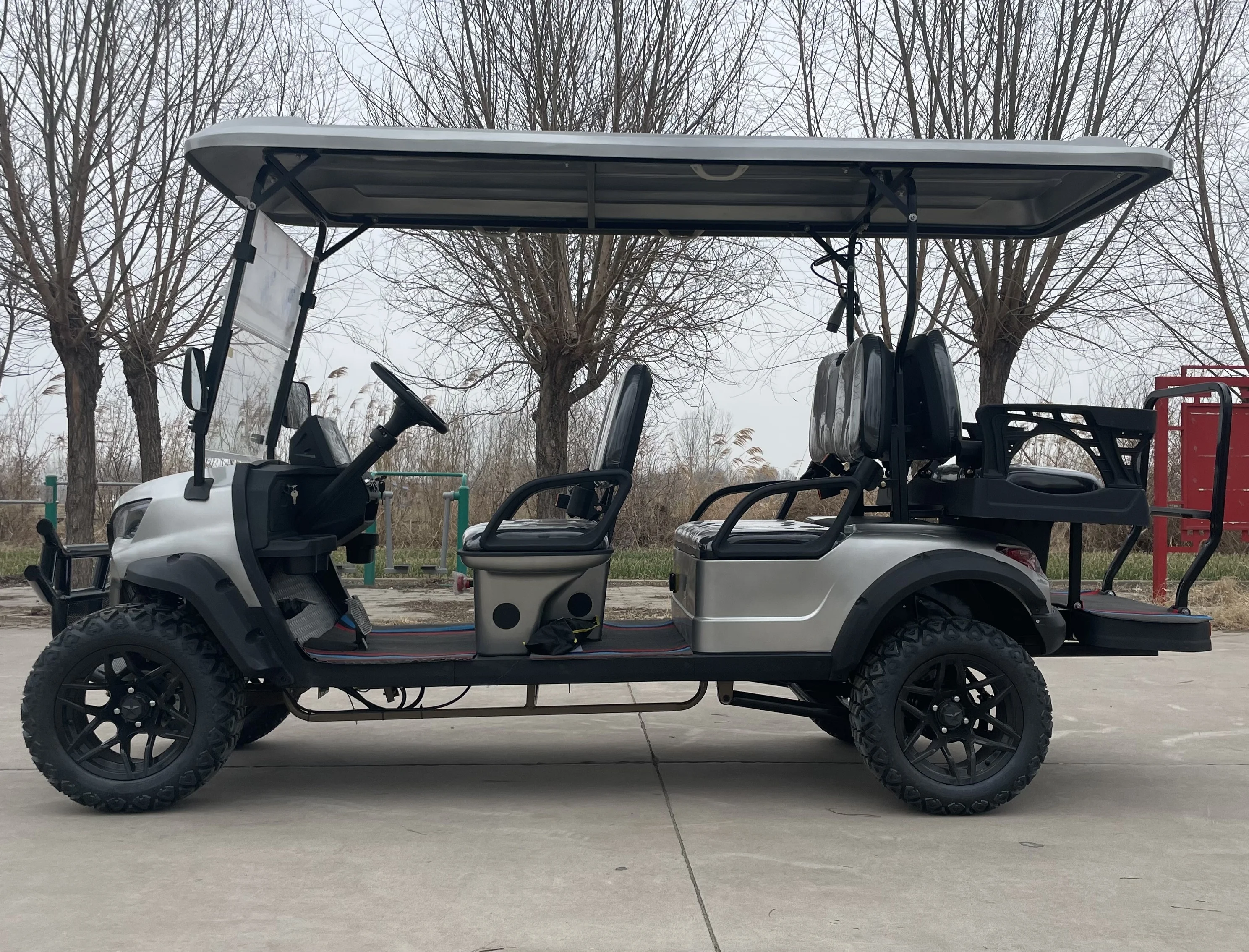 2024 New Trends 4 Seater Electric Golf Cart Cool Customized 48V/72V off Road Golf Cart for Adult