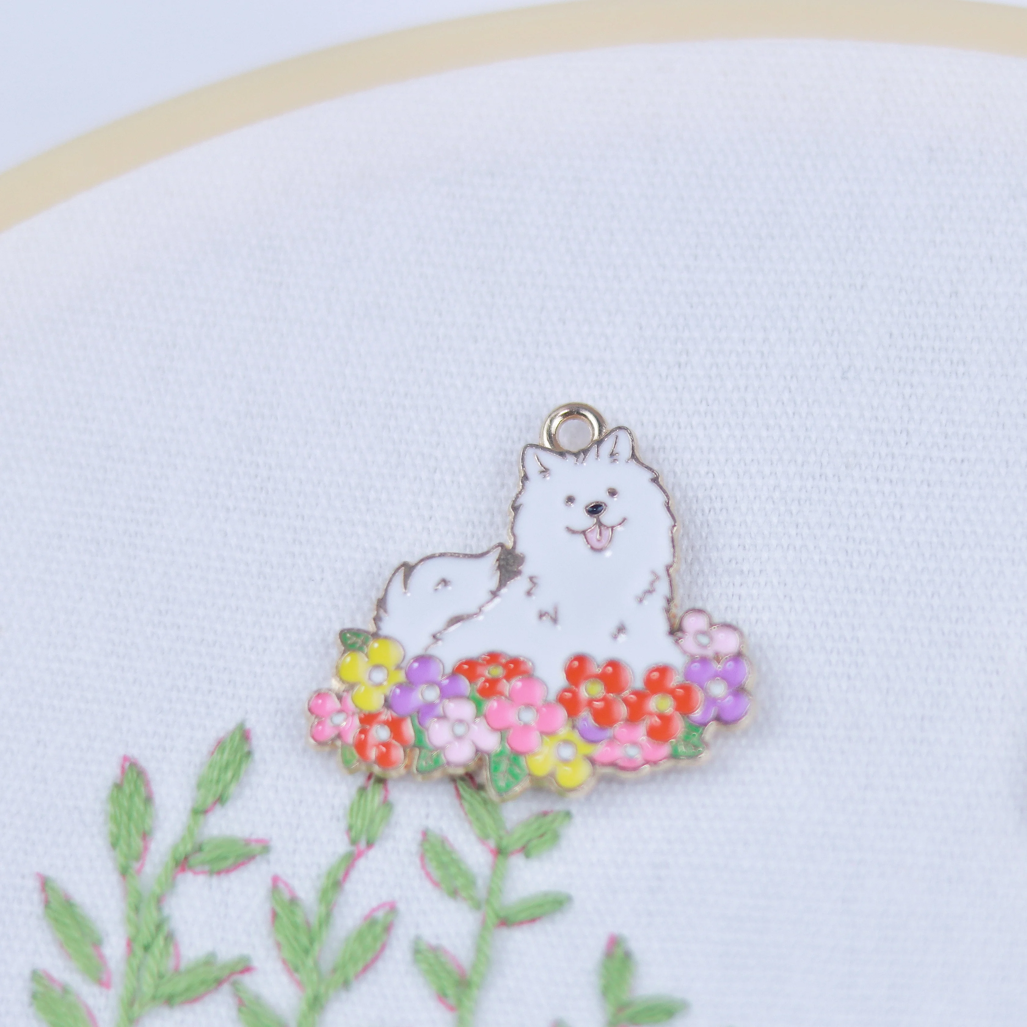 Lovely Dog Shape Magnetic Needle Minder  Pin Holder for Cross Stitch Embroidery Sewing Essential Sewing Accessory Needlework