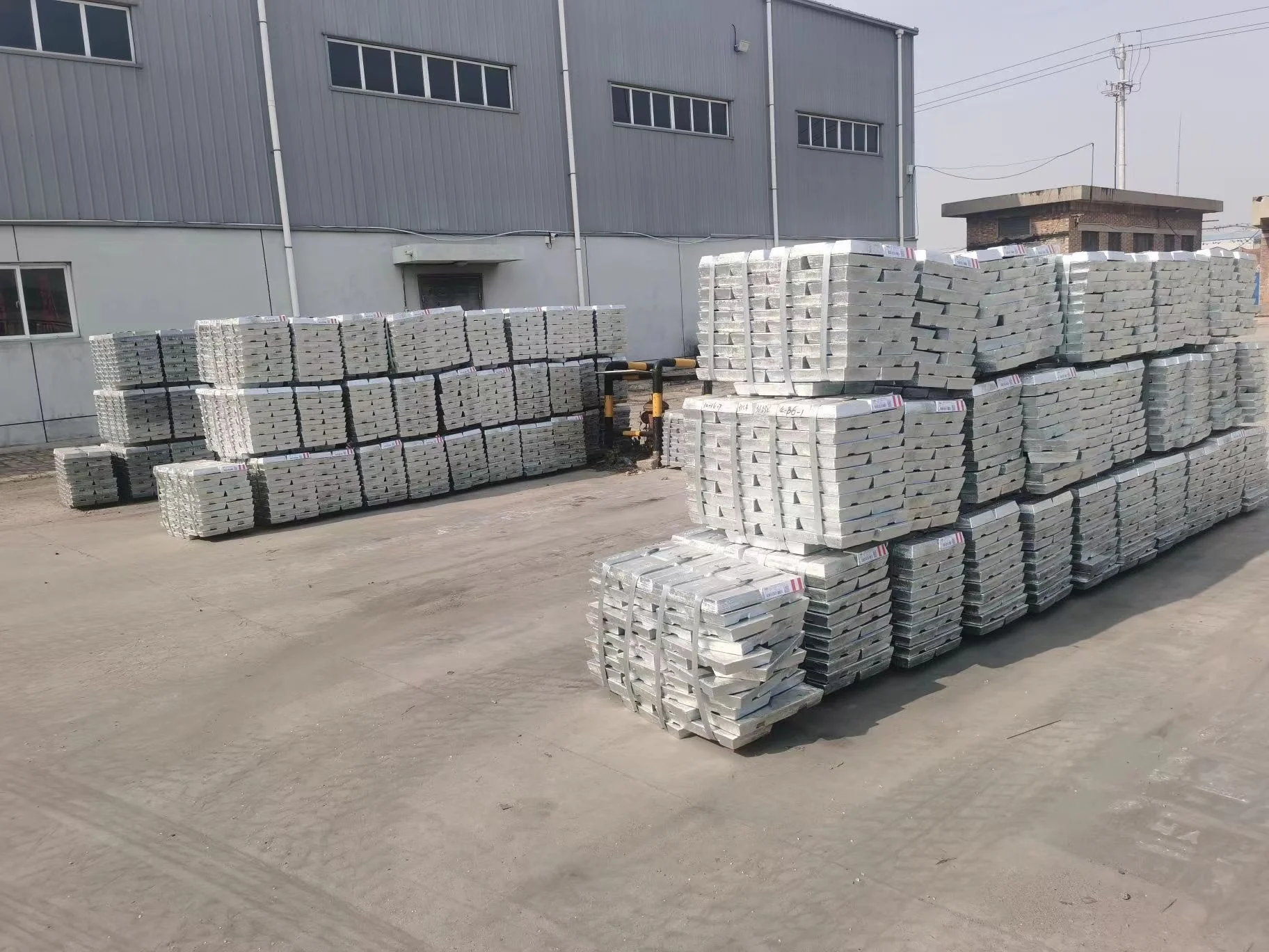 Hot Sales Zinc Ingots 99.995%  Pure  low Price