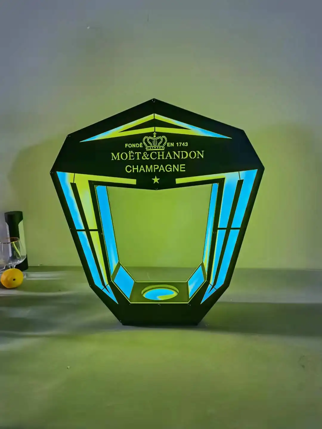 Club bar beer wine bottles plastic rechargeable colorful customized logo led light bottles display glorifiers